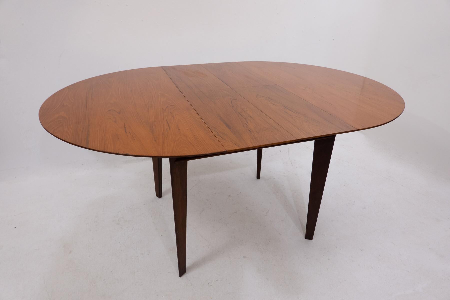 Italian Mid-Century Modern Extending Dining Table by Vittorio Dassi, Teak, Italy, 1950s For Sale