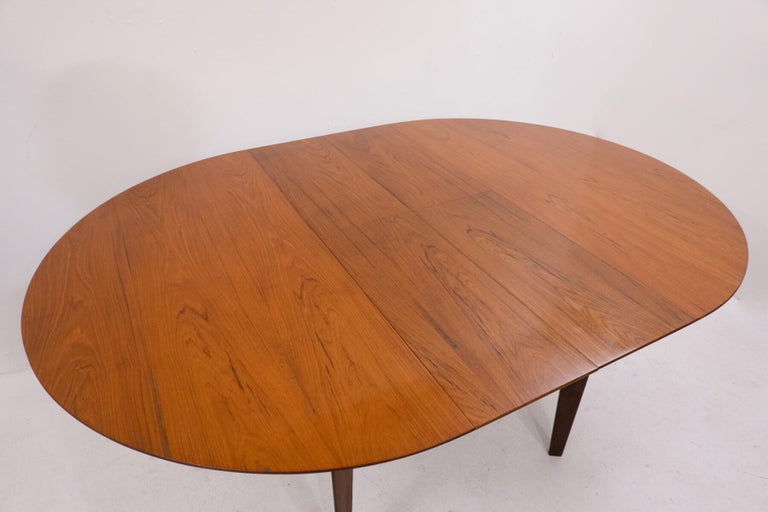 Wood Mid-Century Modern Extending Dining Table by Vittorio Dassi, Teak, Italy, 1950s For Sale