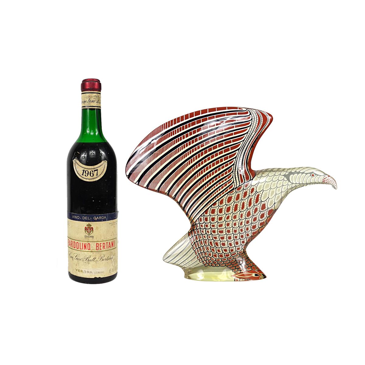 Magnifique oiseau de proie de l'artiste brésilien Abraham Palatnik.
Aigle XXL de couleur rare. Le plumage brun-rouge a été appliqué consciemment sur la résine. Les plumes blanches du cou et de la queue sont construites en forme de tuiles et le