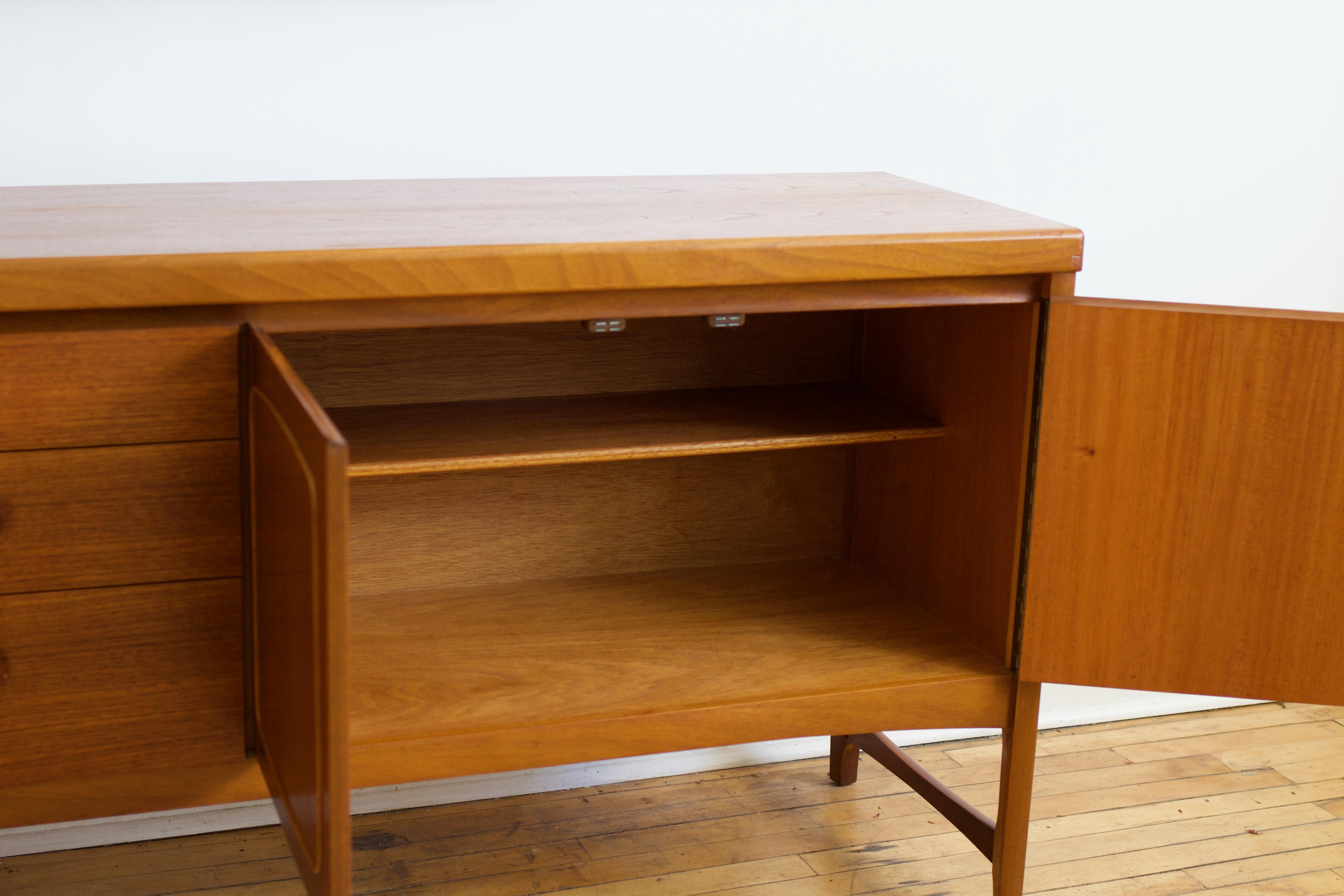 Mid-Century Modern Extra Long Nathan Credenza In Good Condition In Chicago, IL