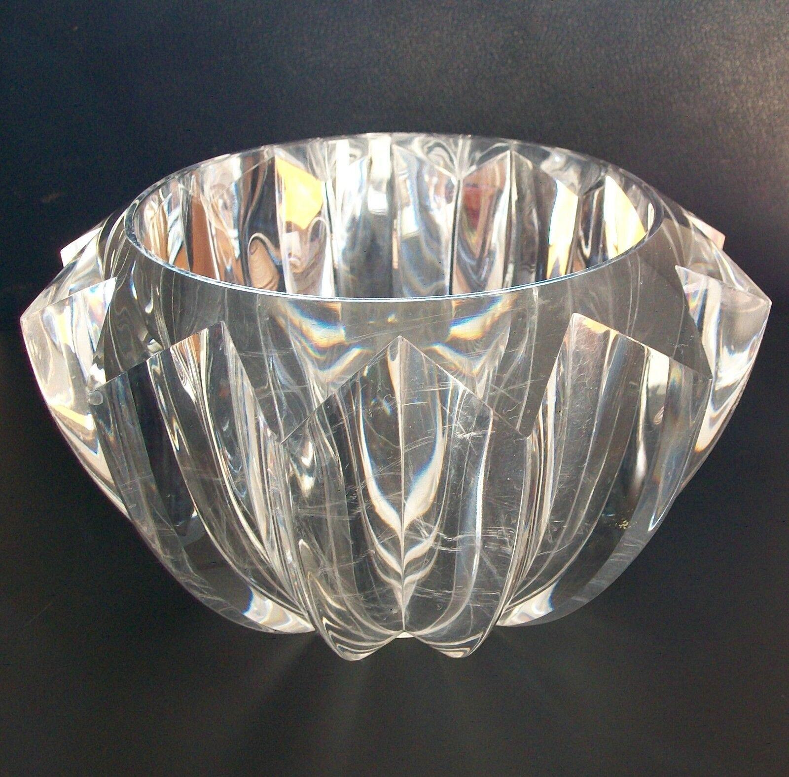 Molded Mid-Century Modern Faceted Lucite Bowl, Unsigned, United States, Circa 1970's For Sale