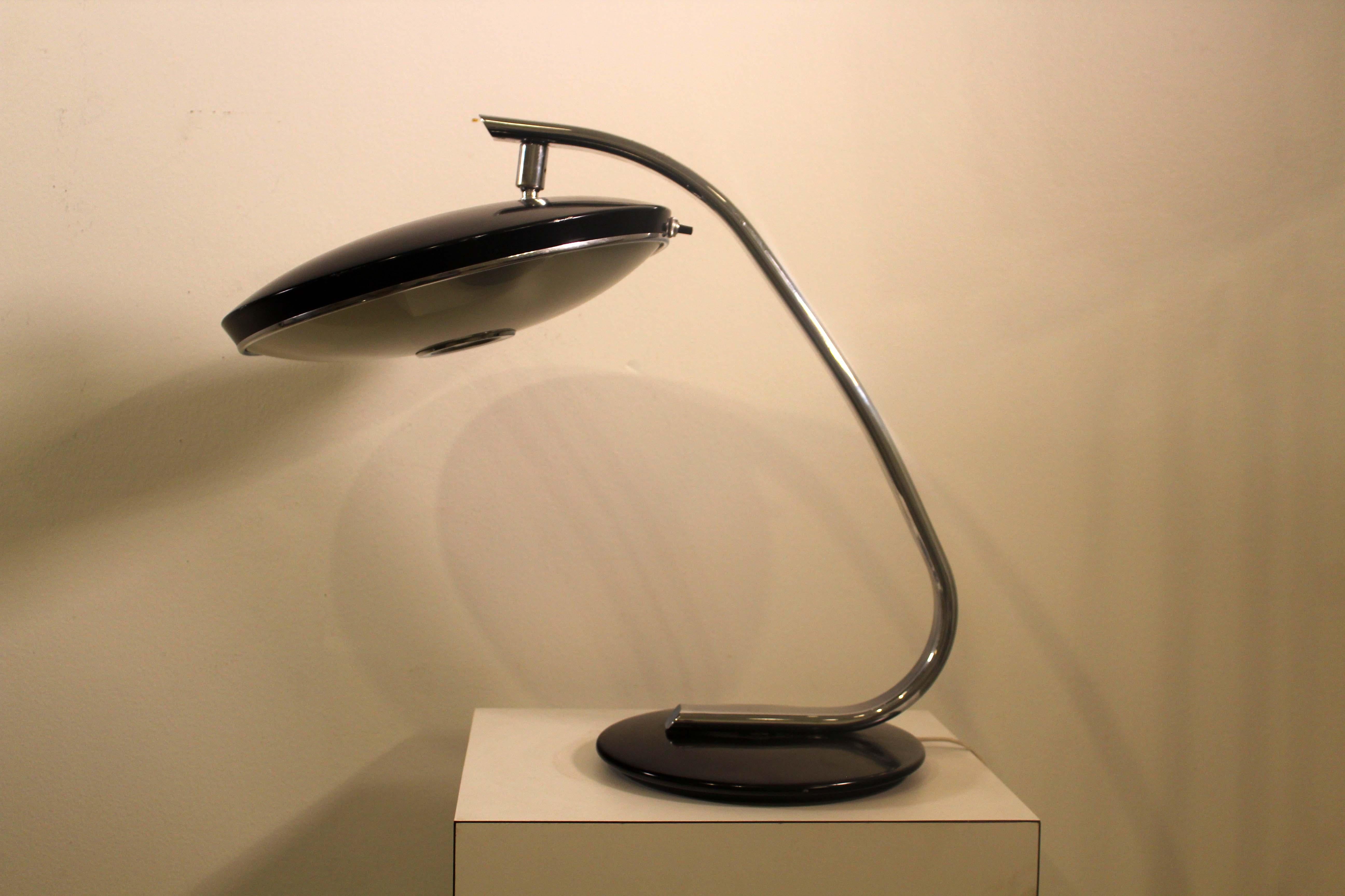 Up for consideration is a sleek, FASE black desk lamp metal and chrome. On switch is a twist of the knob. In very good condition.

Dimensions: 18.5