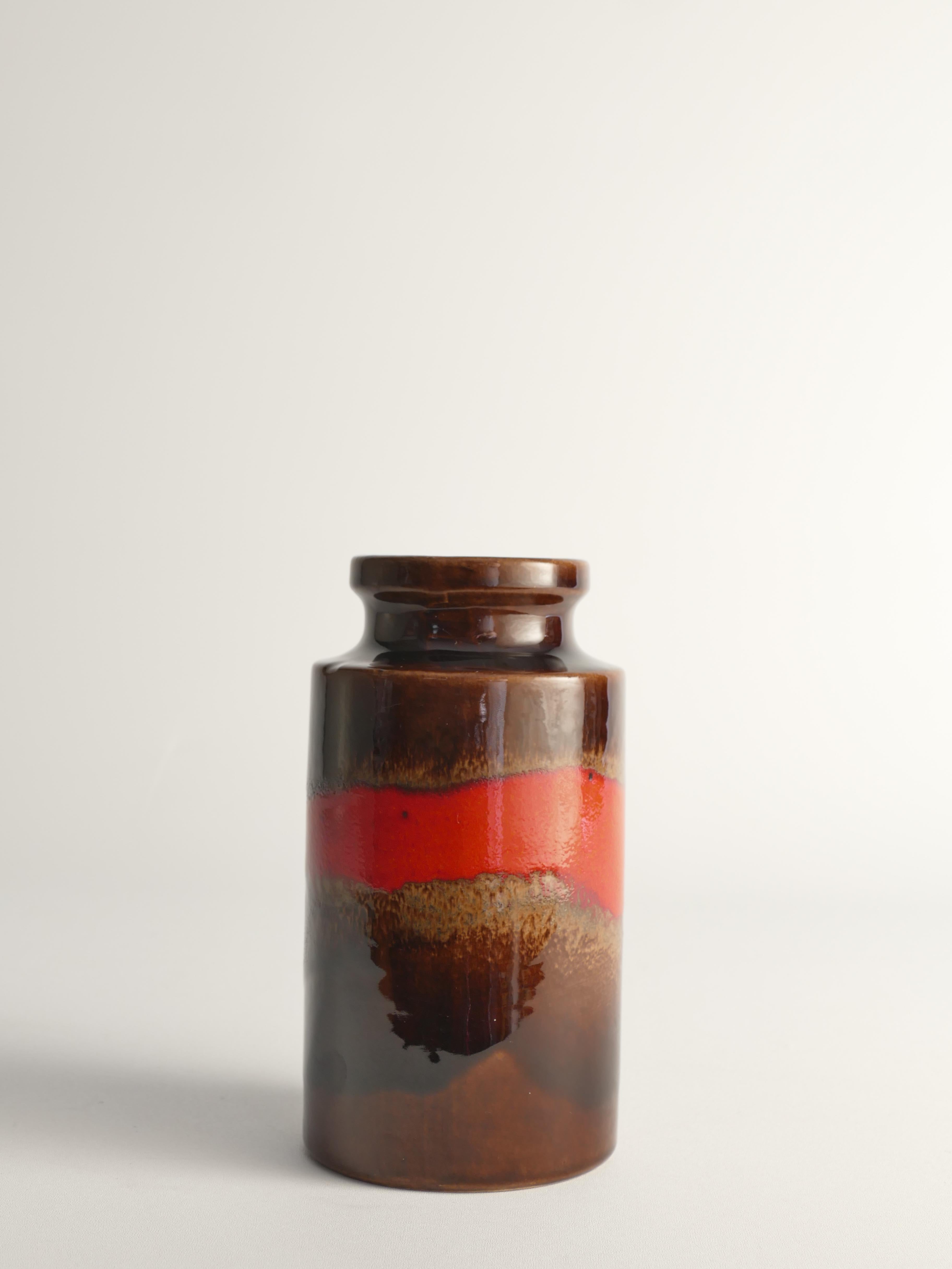 Mid-Century moderno Vaso in gres Fat Lava Red and Brown di Scheurich, W. Brown, Germania, metà del secolo scorso. in vendita