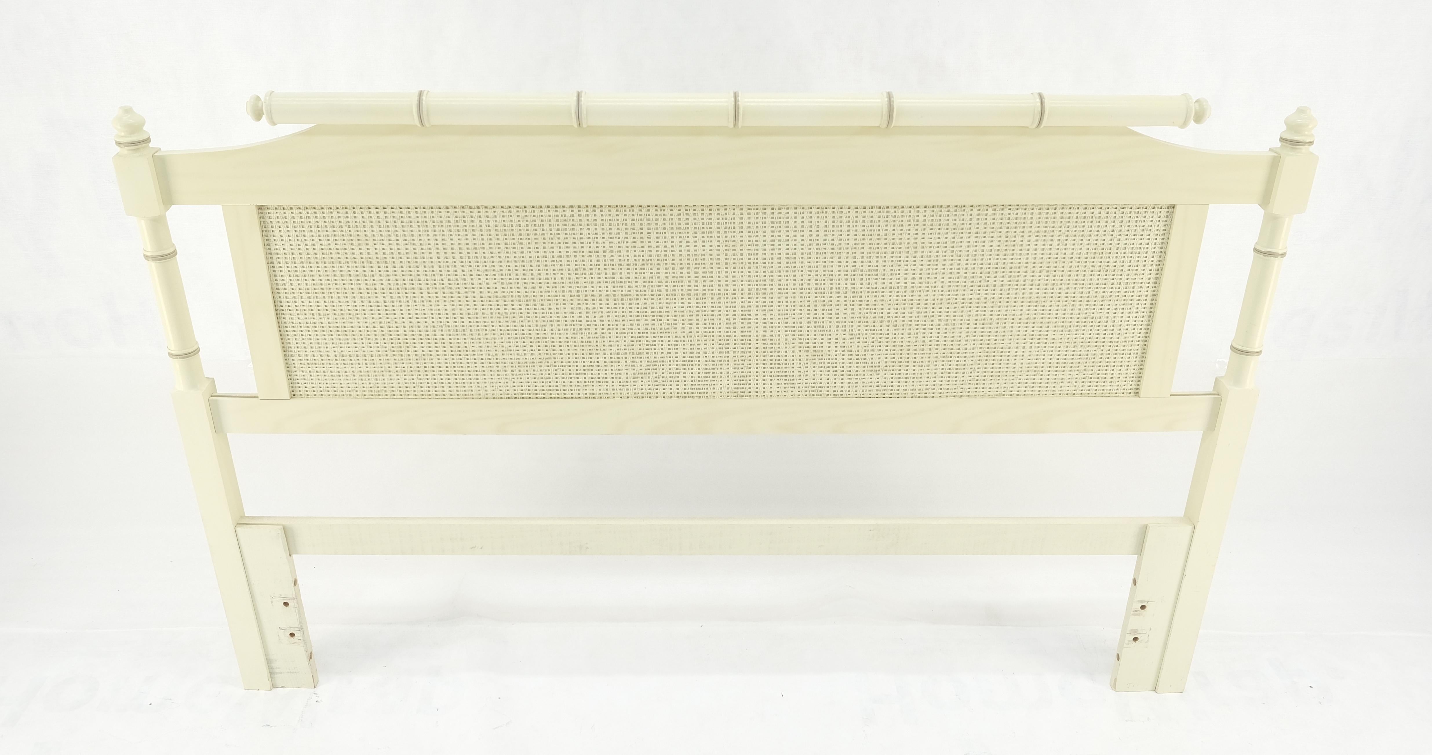 Mid-Century Modern Mid Century Modern Faux Bamboo Beige White Queen Size Headboard Bed MINT For Sale