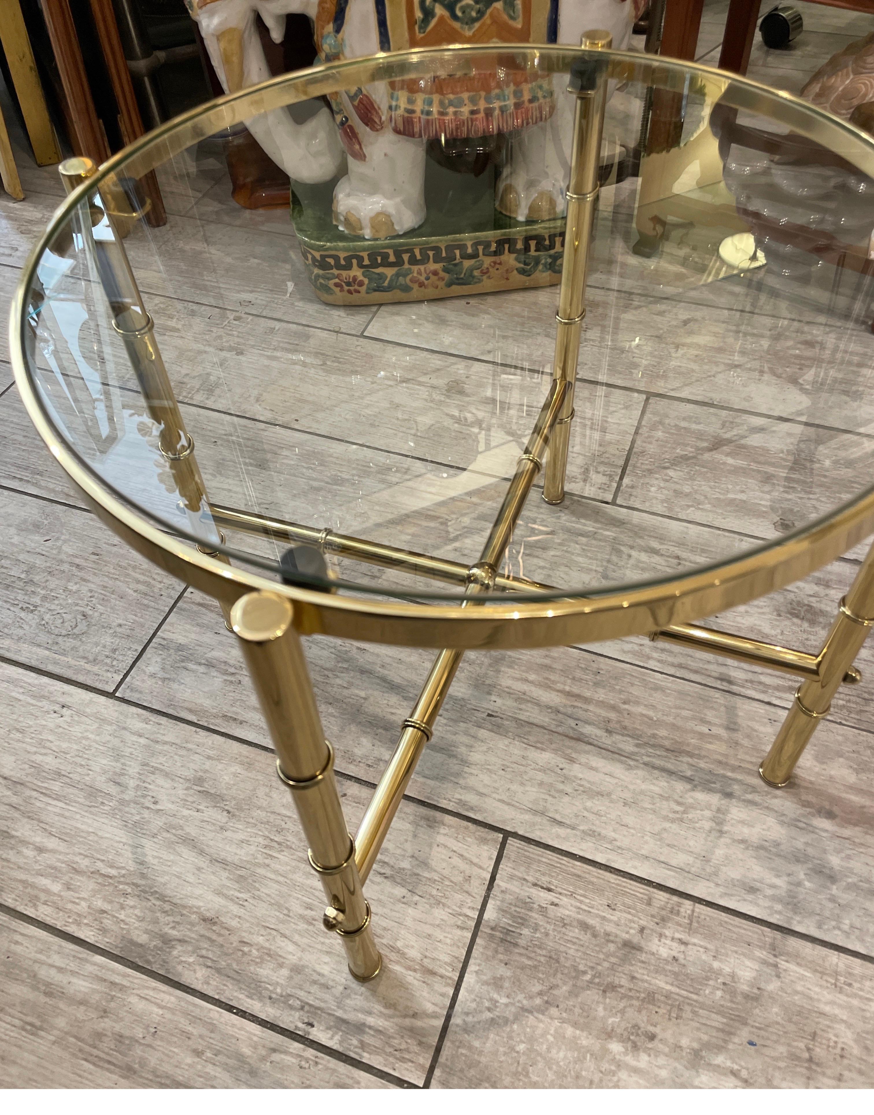 Table à boissons en laiton imitation bambou mi-siècle moderne Bon état - En vente à West Palm Beach, FL