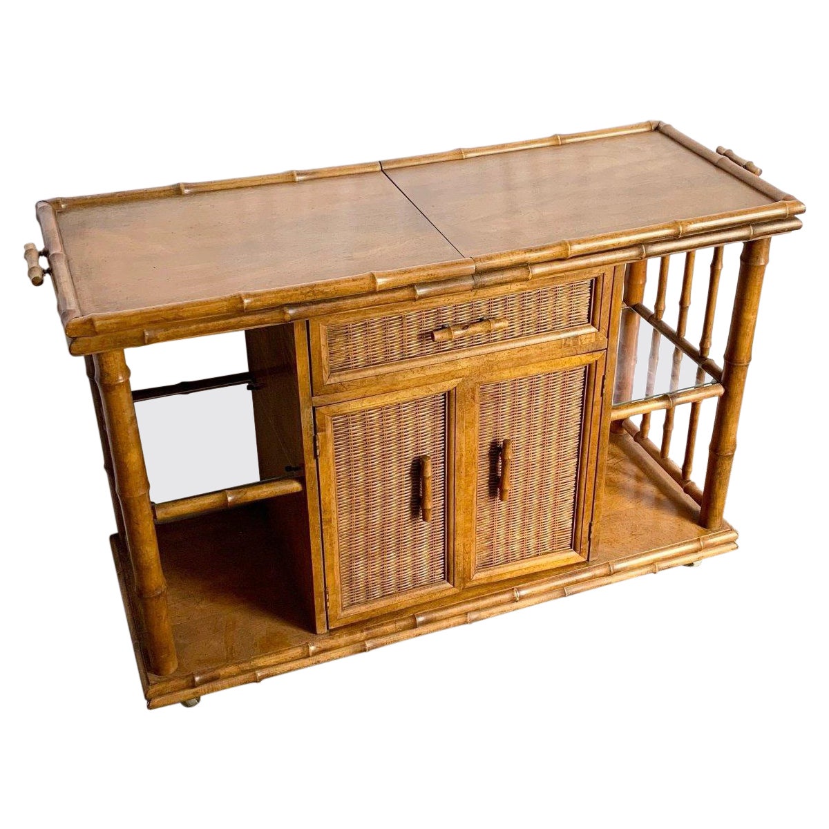 Barra/Buffet de bambú de imitación, moderno de mediados de siglo, de American of Martinsville en venta