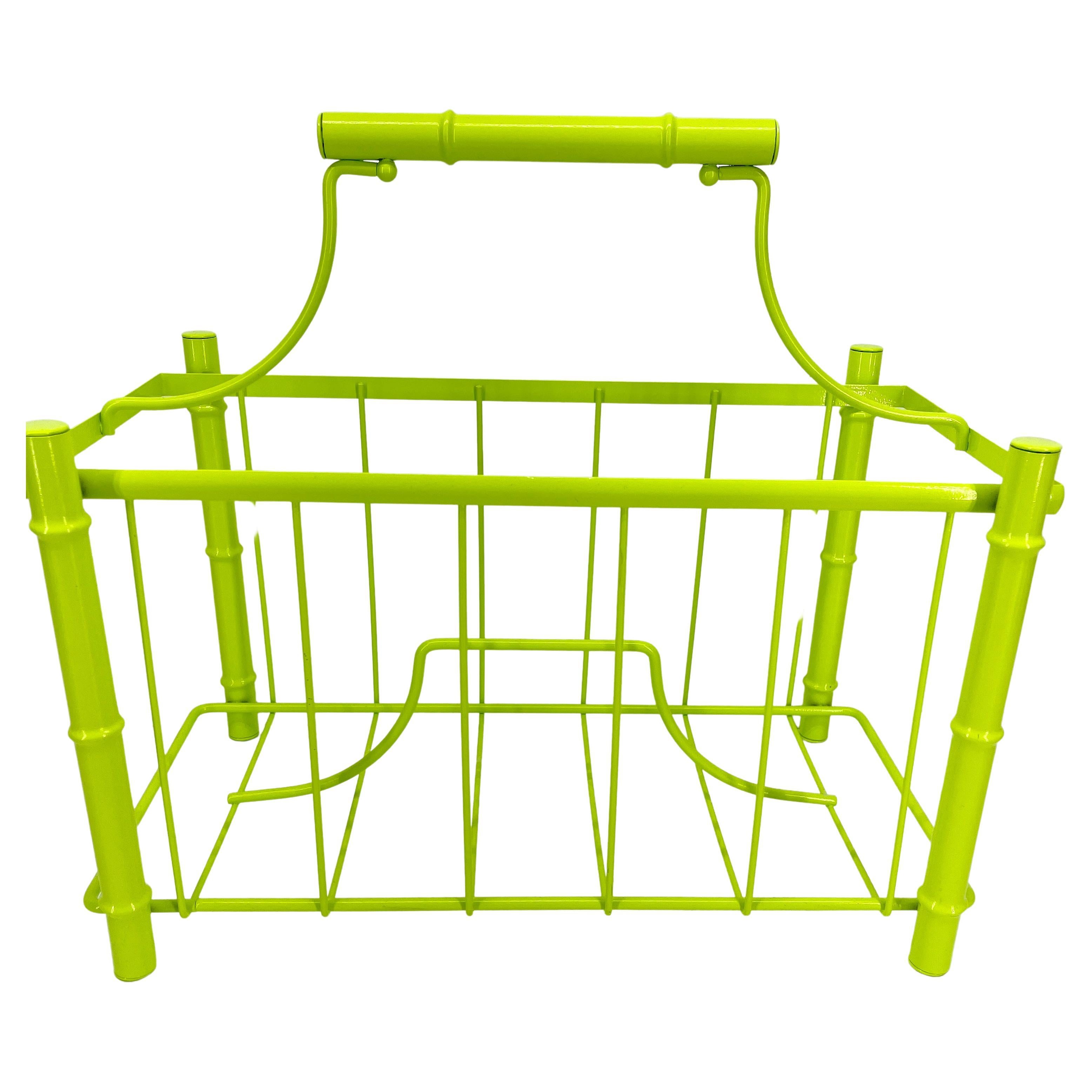 Revistero moderno de bambú sintético de mediados de siglo, Chartreuse brillante con recubrimiento en polvo Moderno de mediados de siglo en venta