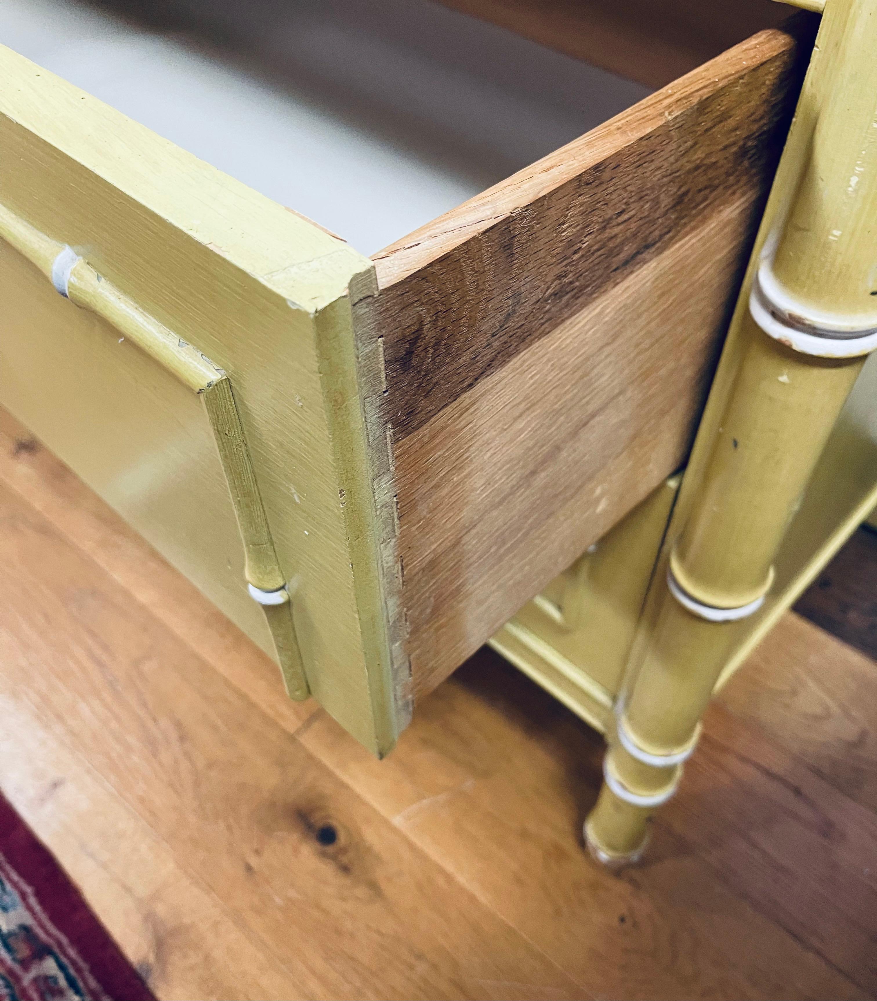 Commode Thomasville Allegro jaune mi-siècle moderne à 7 tiroirs en faux bambou  en vente 3