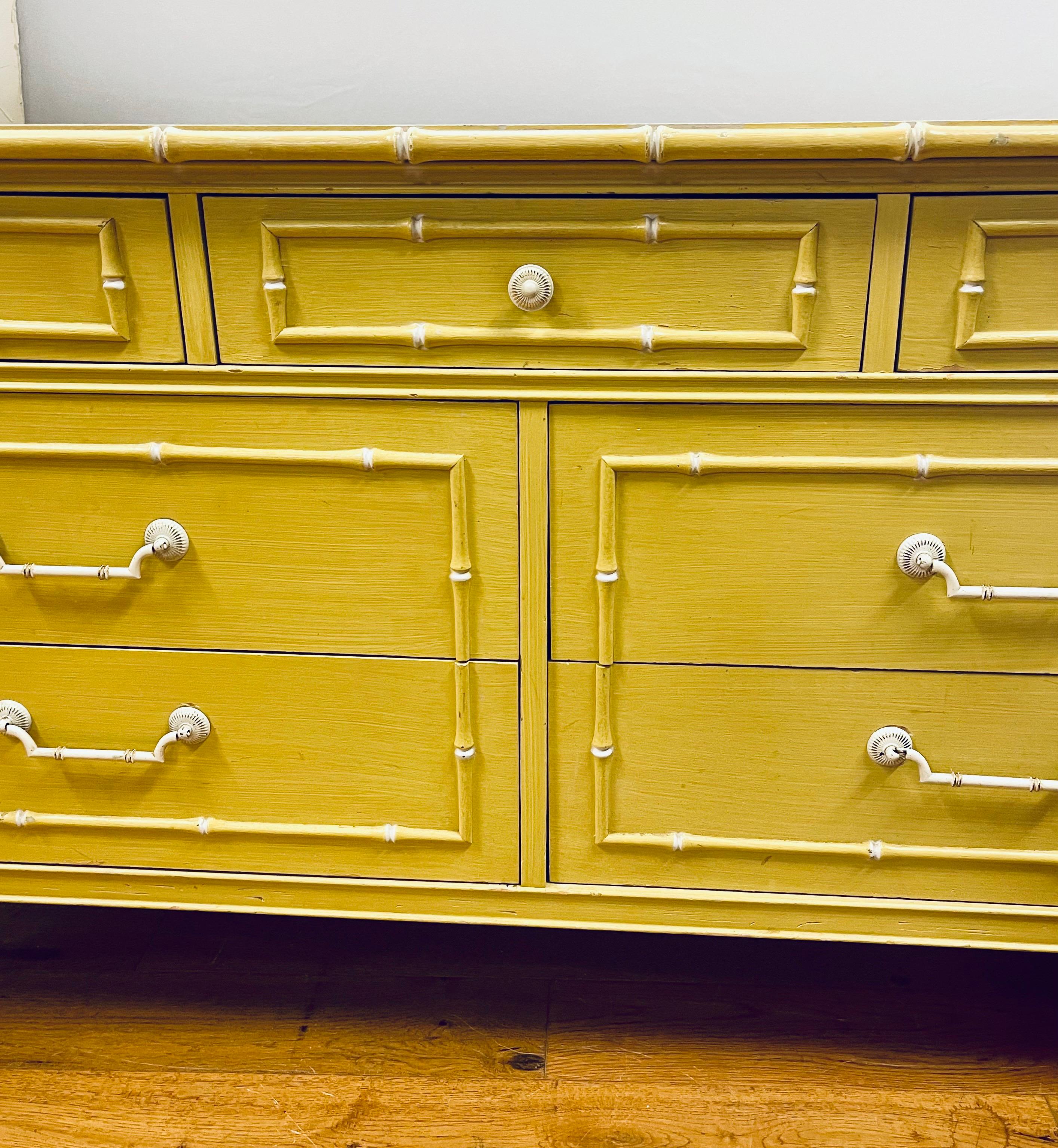 Mid Century Modern Faux Bamboo Thomasville Allegro Yellow 7-Drawer Dresser  In Good Condition For Sale In West Hartford, CT