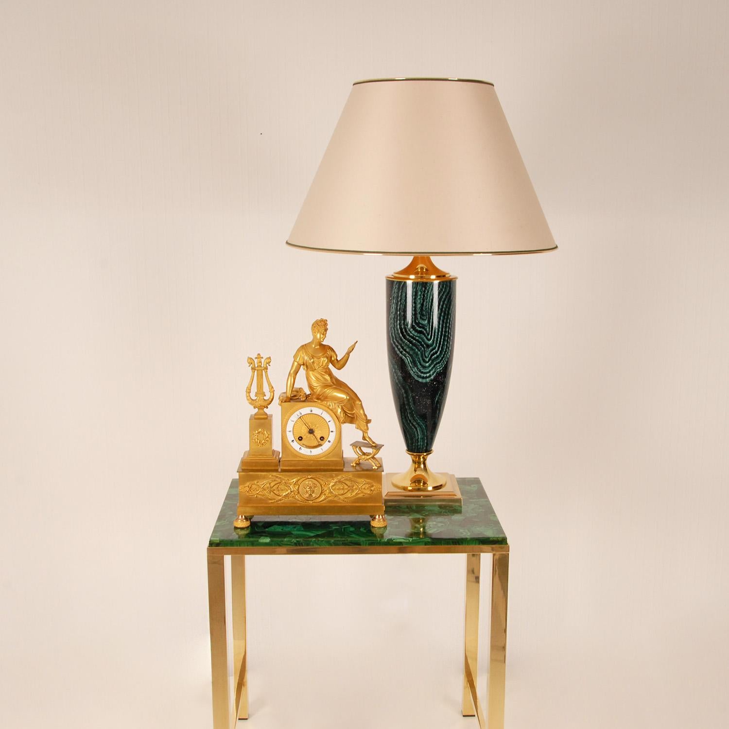 Plaqué or Lampes de table The Moderns Modernity Faux Green Malachite and Gold Brass Buffet Lamps  en vente