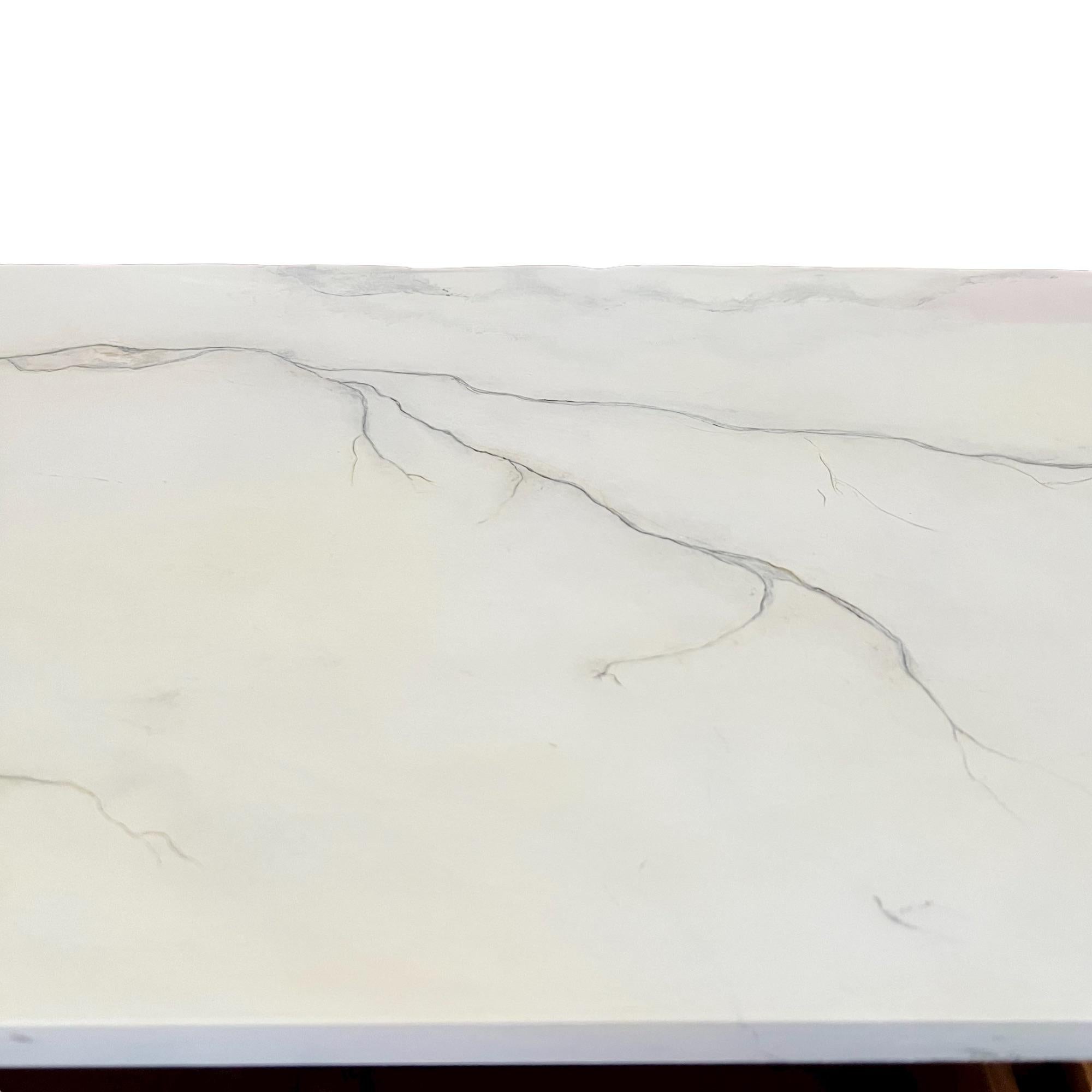 Américain Commode moderne du milieu du siècle en faux marbre et noyer peint à la main en vente