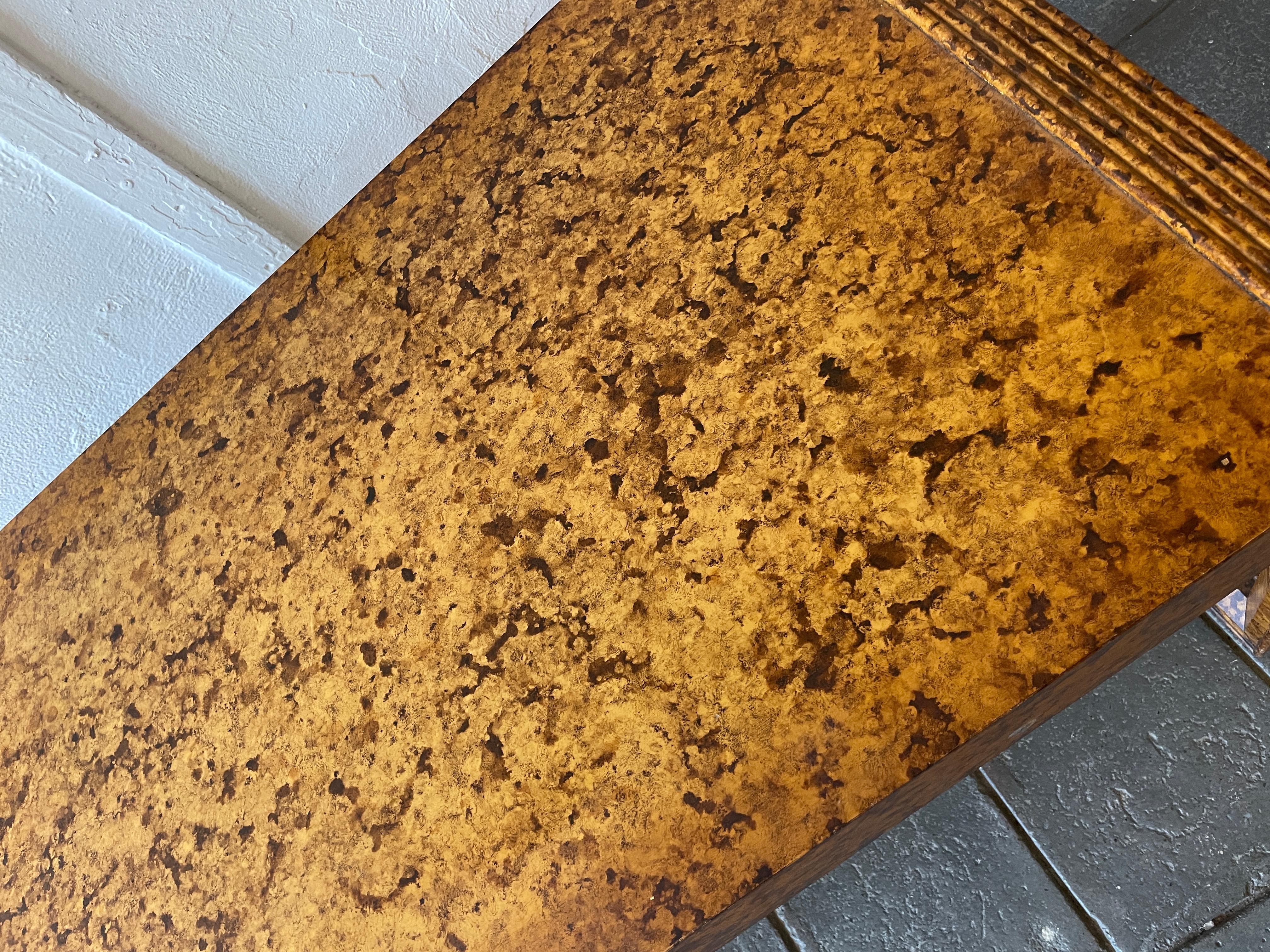 Fine XX secolo Scrivania in rovere massiccio a 3 cassetti in finta radica dipinta, moderna, del metà secolo