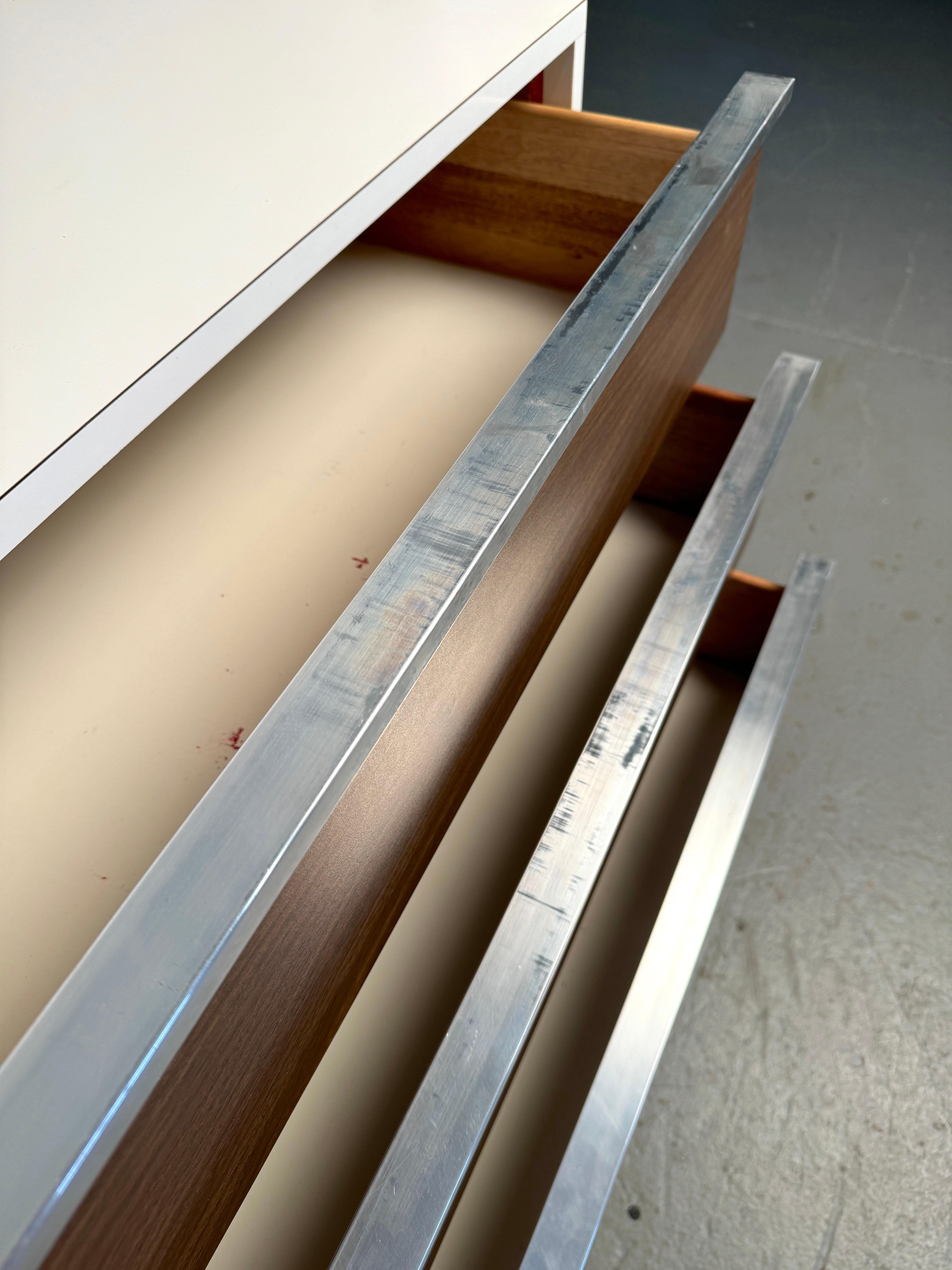 Scrivania in laminato di legno finto moderno del Medioevo in vendita 6