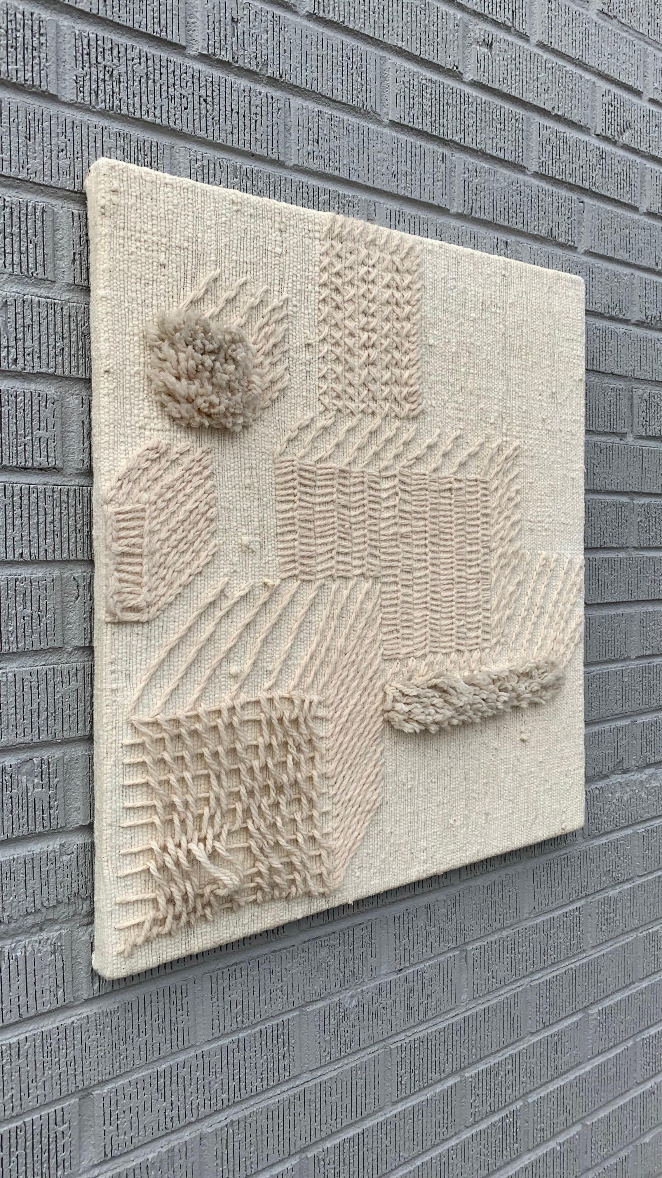Moderner Faserkunst-Wandbehang aus der Mitte des Jahrhunderts, CIRCA 1960er Jahre

Dieser einzigartige Wandbehang aus Fasern von Doris Schwartzberg aus den 1960er Jahren ist ein eindrucksvolles Beispiel für die Textilkunst der Jahrhundertmitte. Er