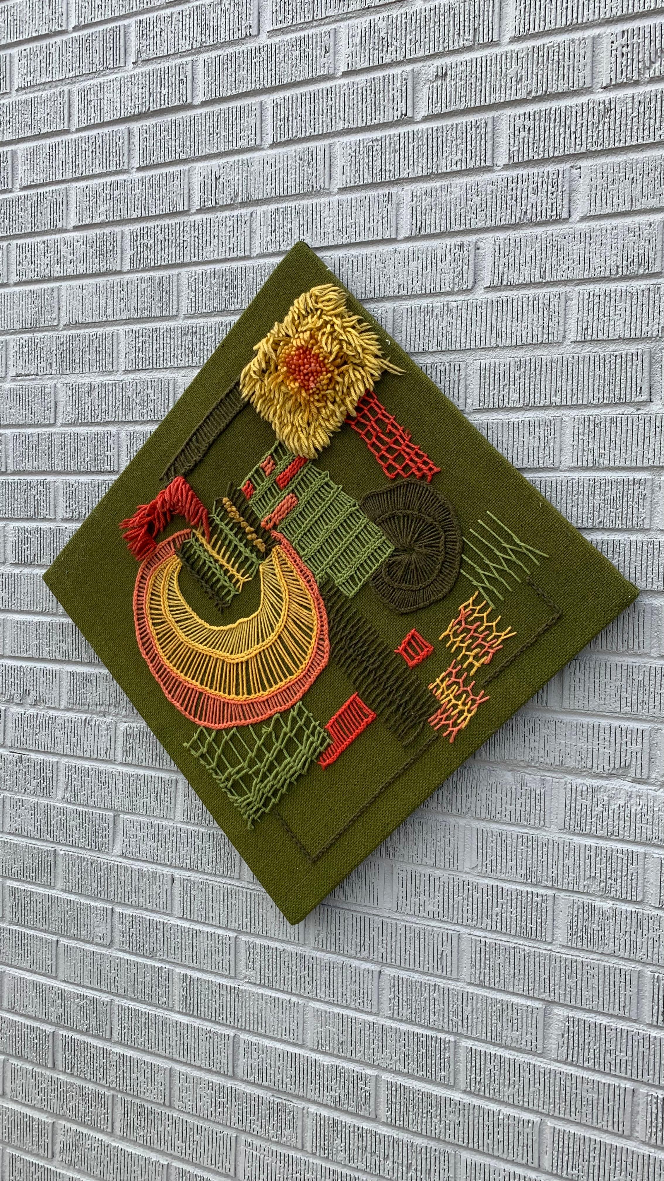 Moderner Faserkunst-Wandbehang aus der Mitte des Jahrhunderts, datiert 1965 (Garn) im Angebot