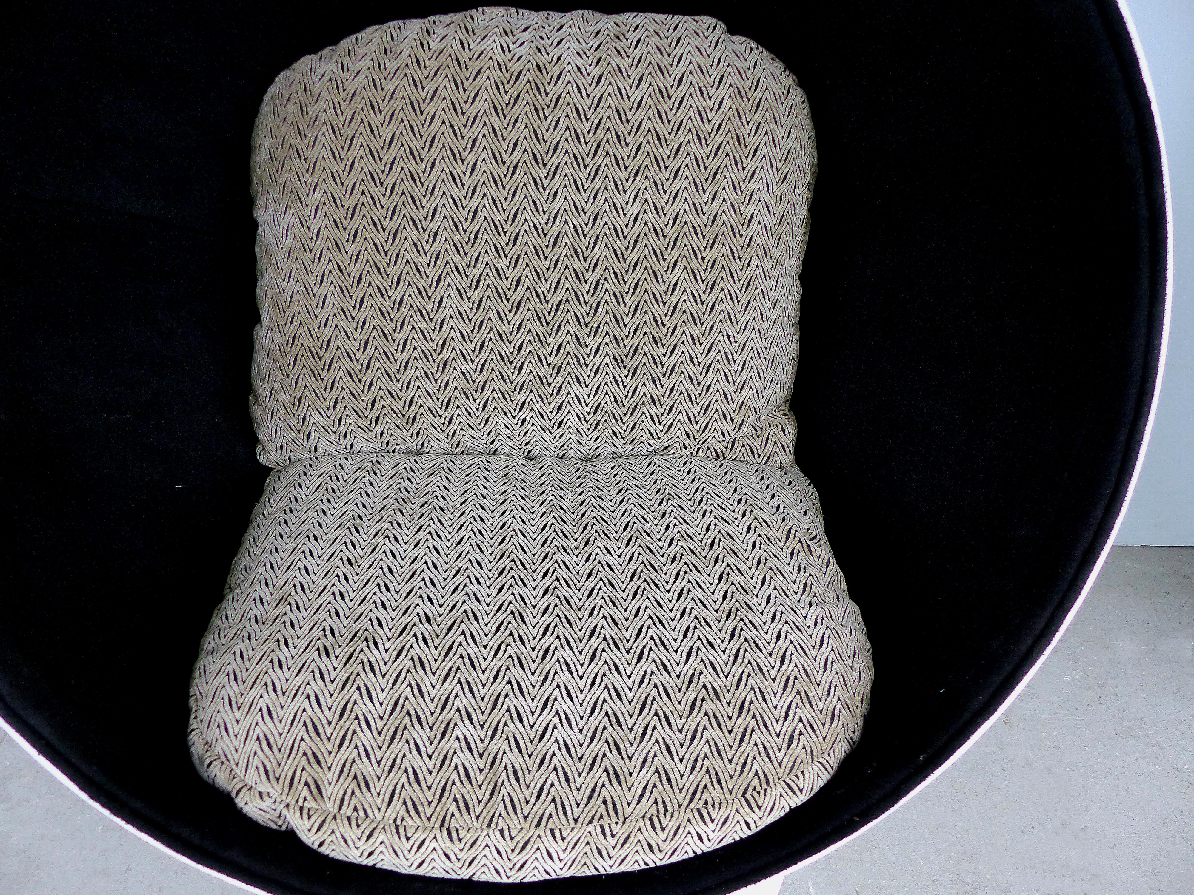 American Eero Aarnio Attributed Mid-Century Modern Ball Chair, circa 1965