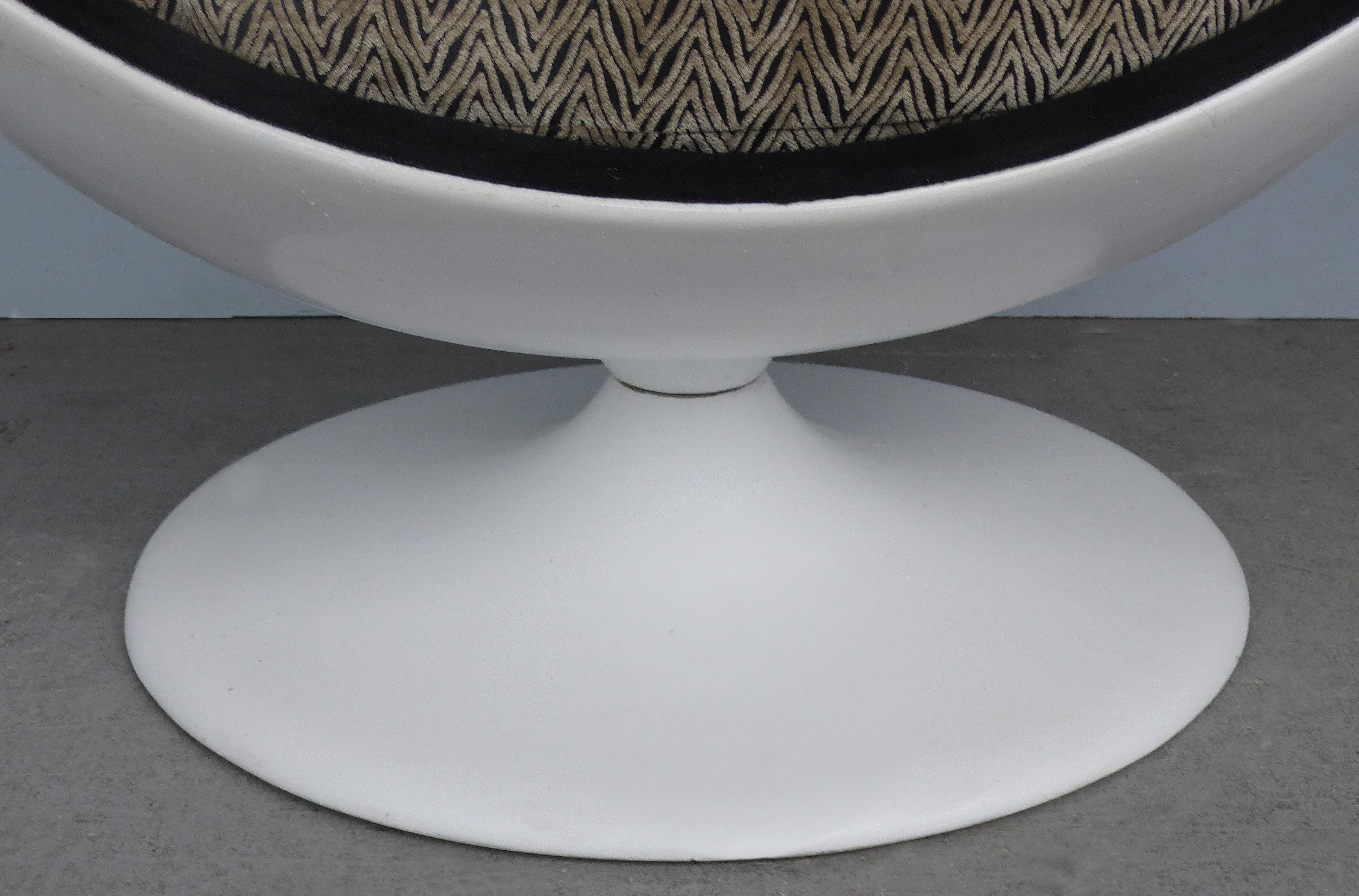 20th Century Eero Aarnio Attributed Mid-Century Modern Ball Chair, circa 1965