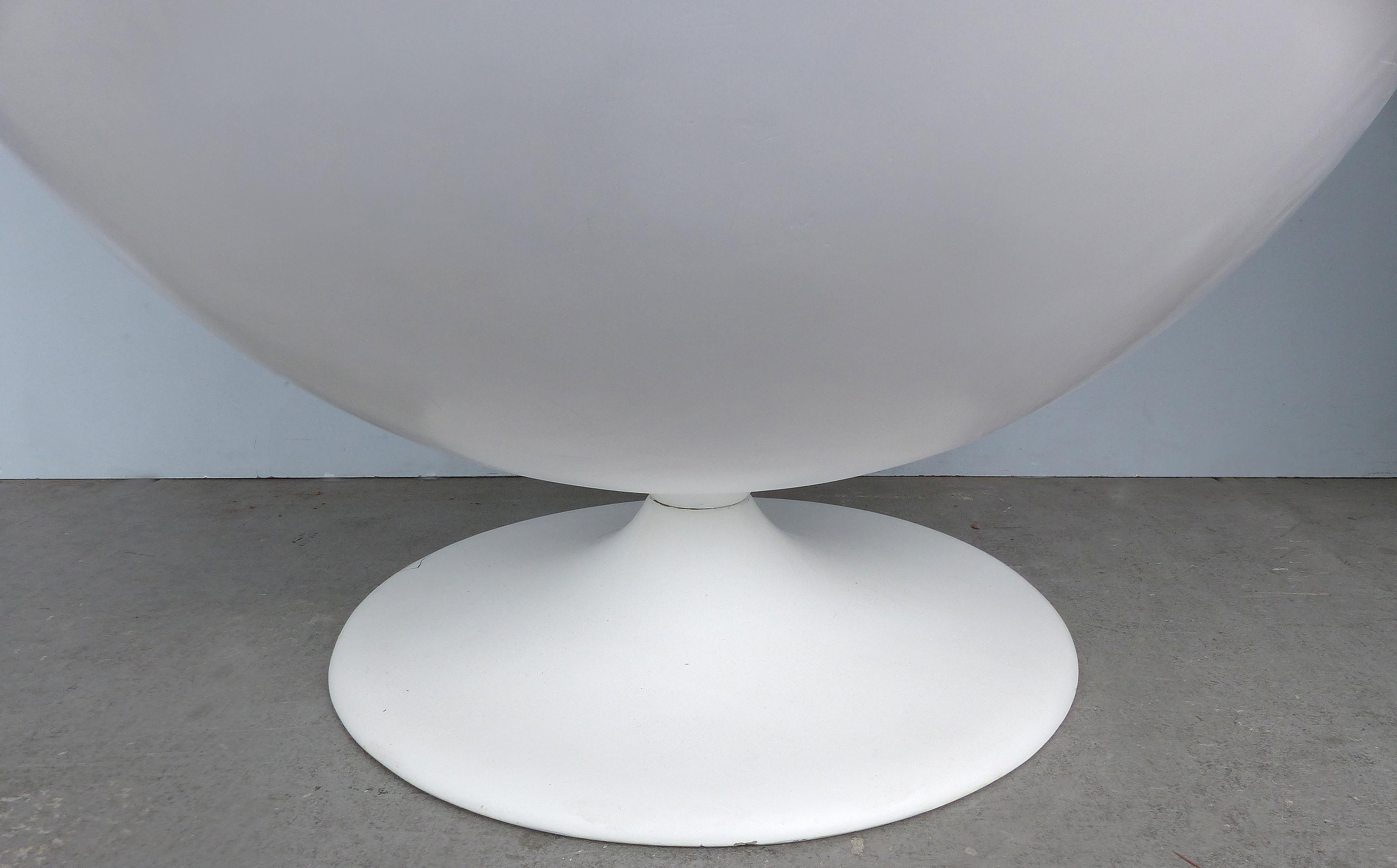 Metal Eero Aarnio Attributed Mid-Century Modern Ball Chair, circa 1965