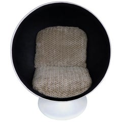 Eero Aarnio Attributed Mid-Century Modern Ball Chair, circa 1965