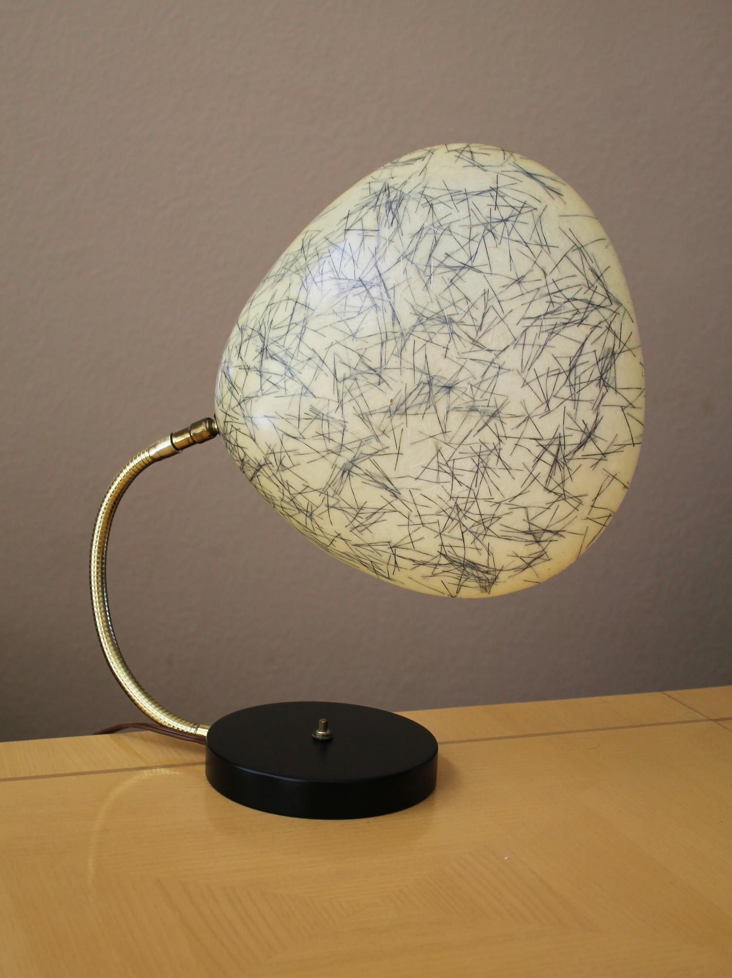 Original 1950
Greta Grossman
Kobra-Lampe
Fiberglas-Schirm
Seltener Prototyp oder Konkurrent vor der Patentierung


Hier ist eine unglaubliche Cobra Schreibtischlampe im Stil von Greta Grossman! Es wird angenommen, dass es sich bei dieser Lampe
