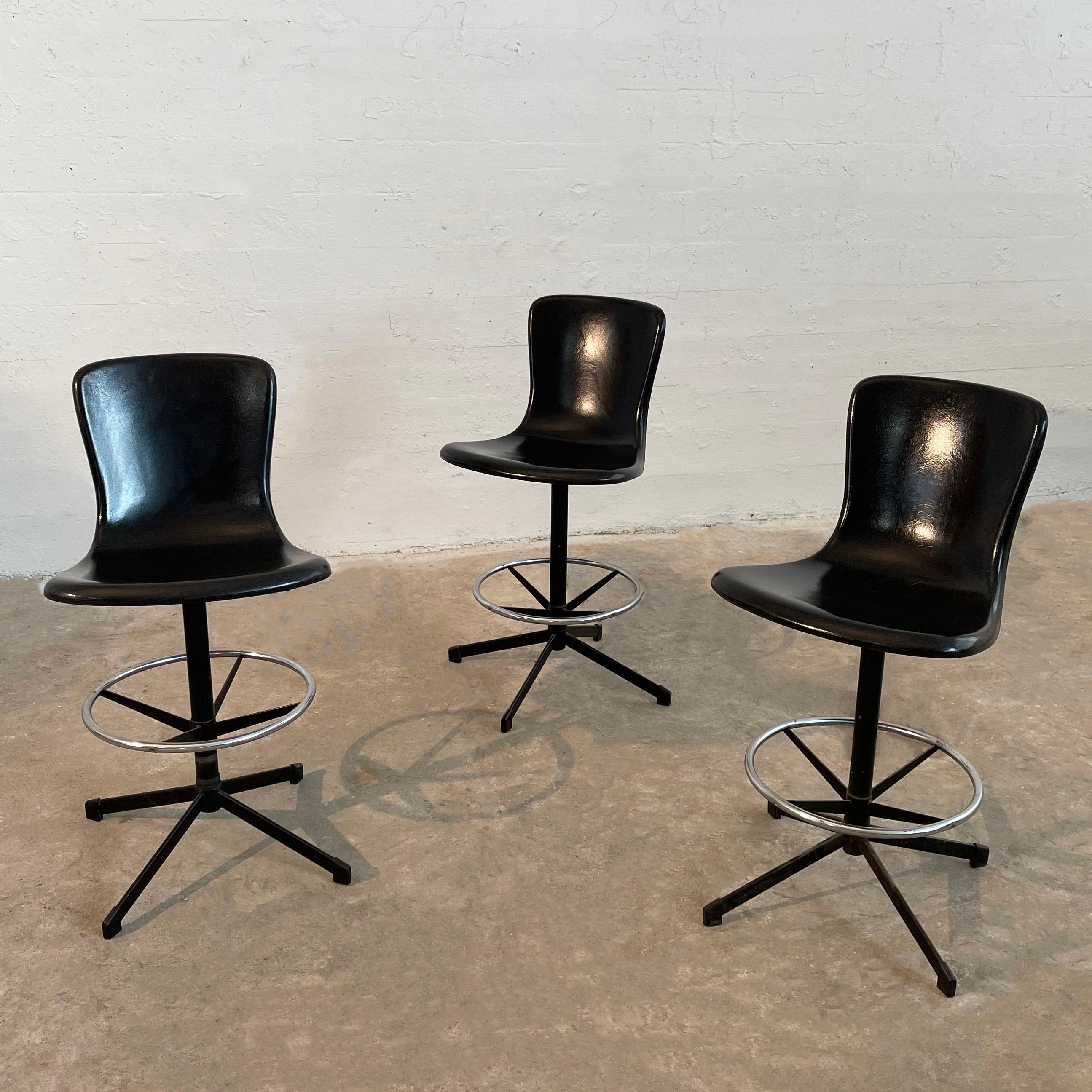 Mid-Century Modern Fiberglass Counter Stools By Cosco In Good Condition For Sale In Brooklyn, NY