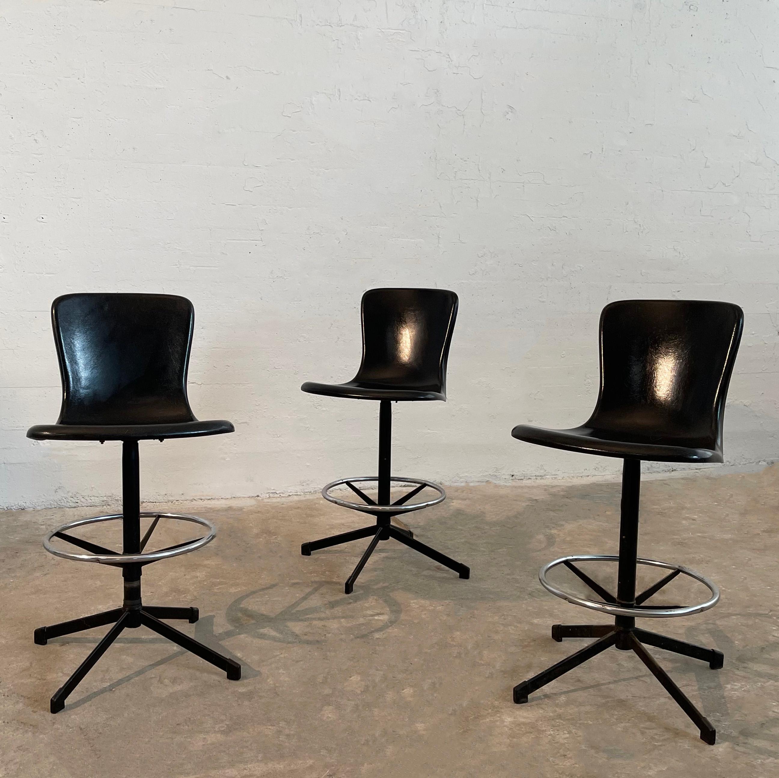 Mid-Century Modern Fiberglass Counter Stools By Cosco In Good Condition For Sale In Brooklyn, NY