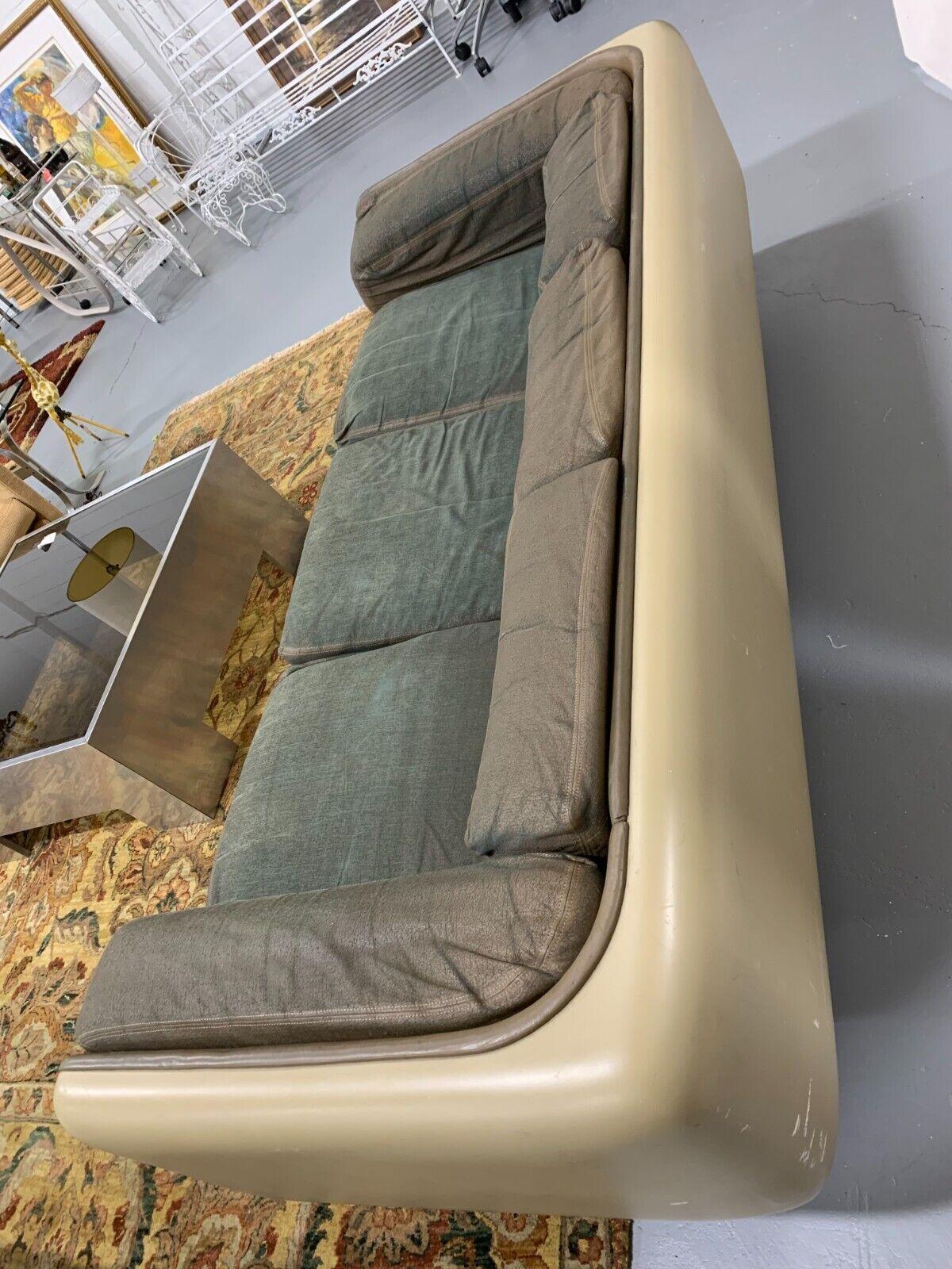 Late 20th Century Mid-Century Modern Fiberglass Sofa by William Andrus for Steelcase, 1970s