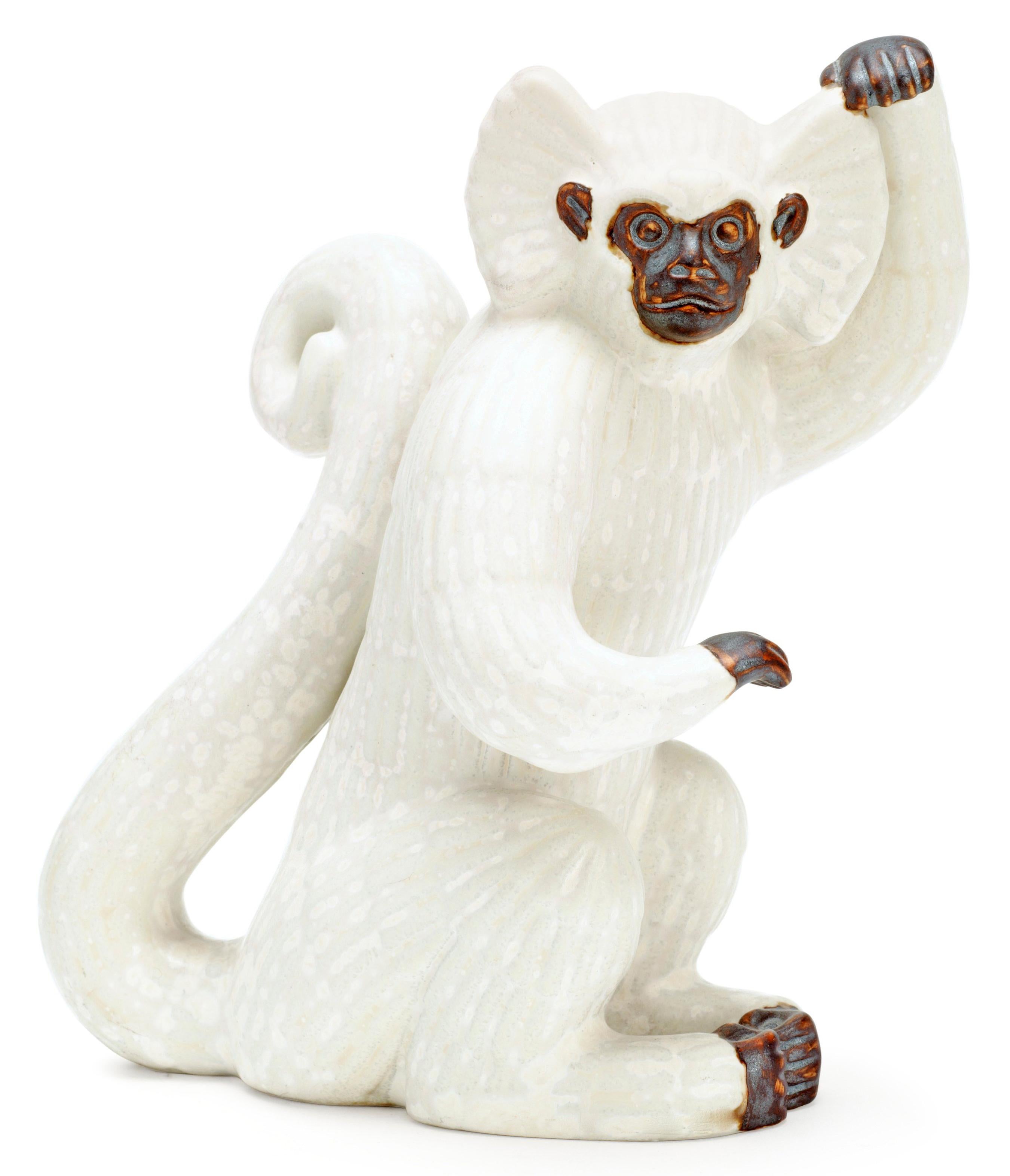 Mid-Century Modern Figurine moderne du milieu du siècle de Gunnar Nylund représentant un singe gibbon, Rörstrand 1950s en vente