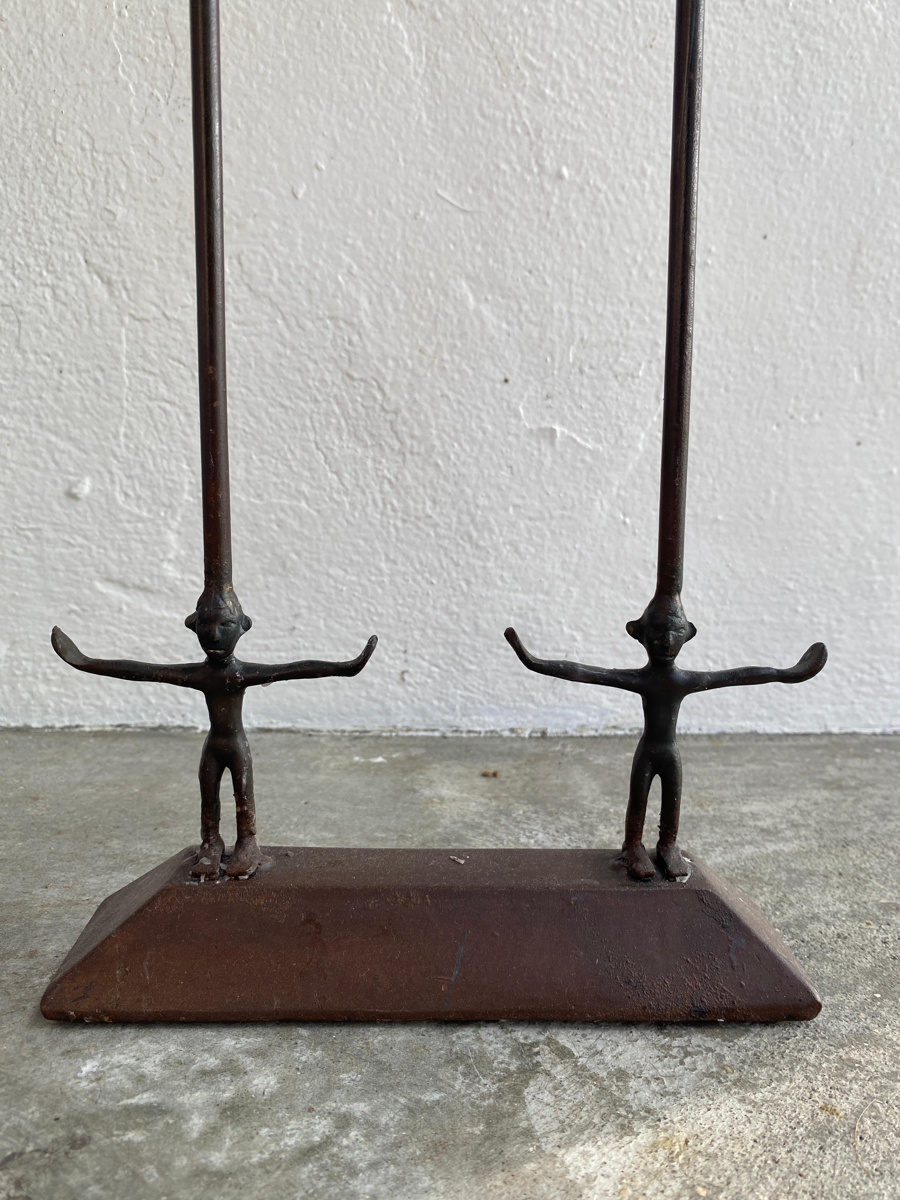 Américain Chandelier figurine moderne du milieu du siècle dernier en fer fabriqué à la main en vente