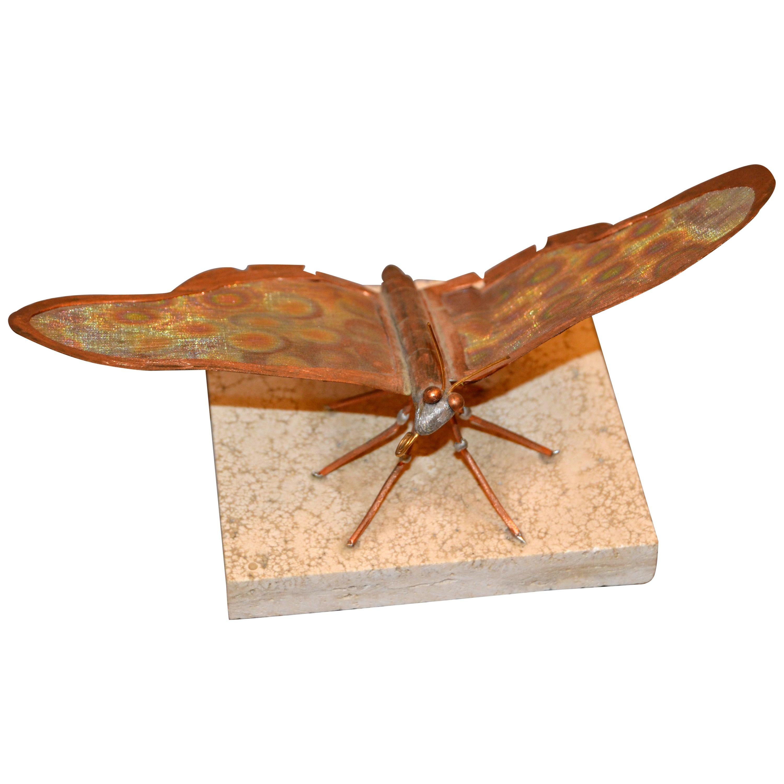 Sculpture d'art moderne du milieu du siècle en forme de papillon dans un carreau de terre cuite cuivré