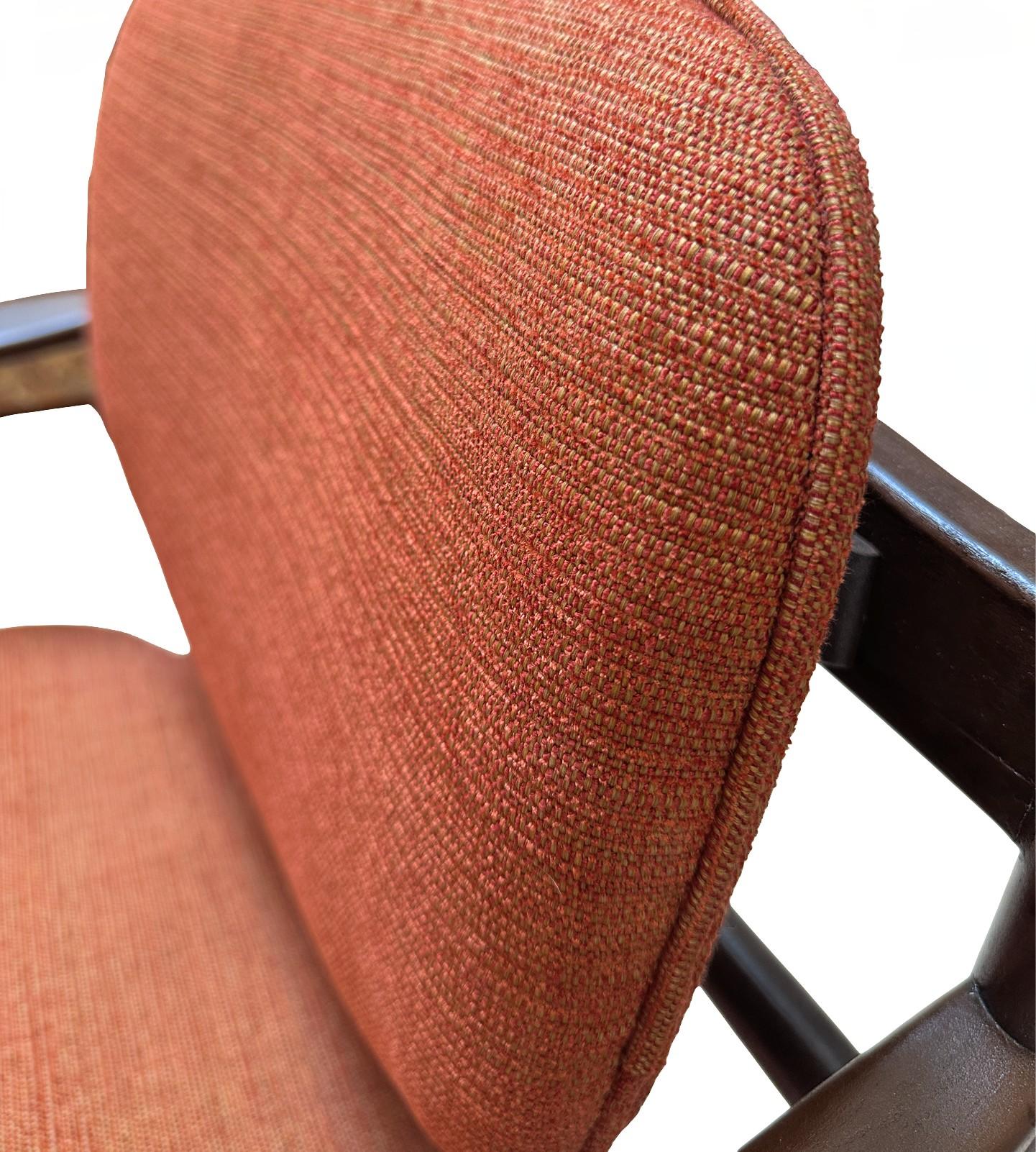 Chaise longue de style Finn Juhl moderne du milieu du siècle avec nouveau rembourrage en vente 3