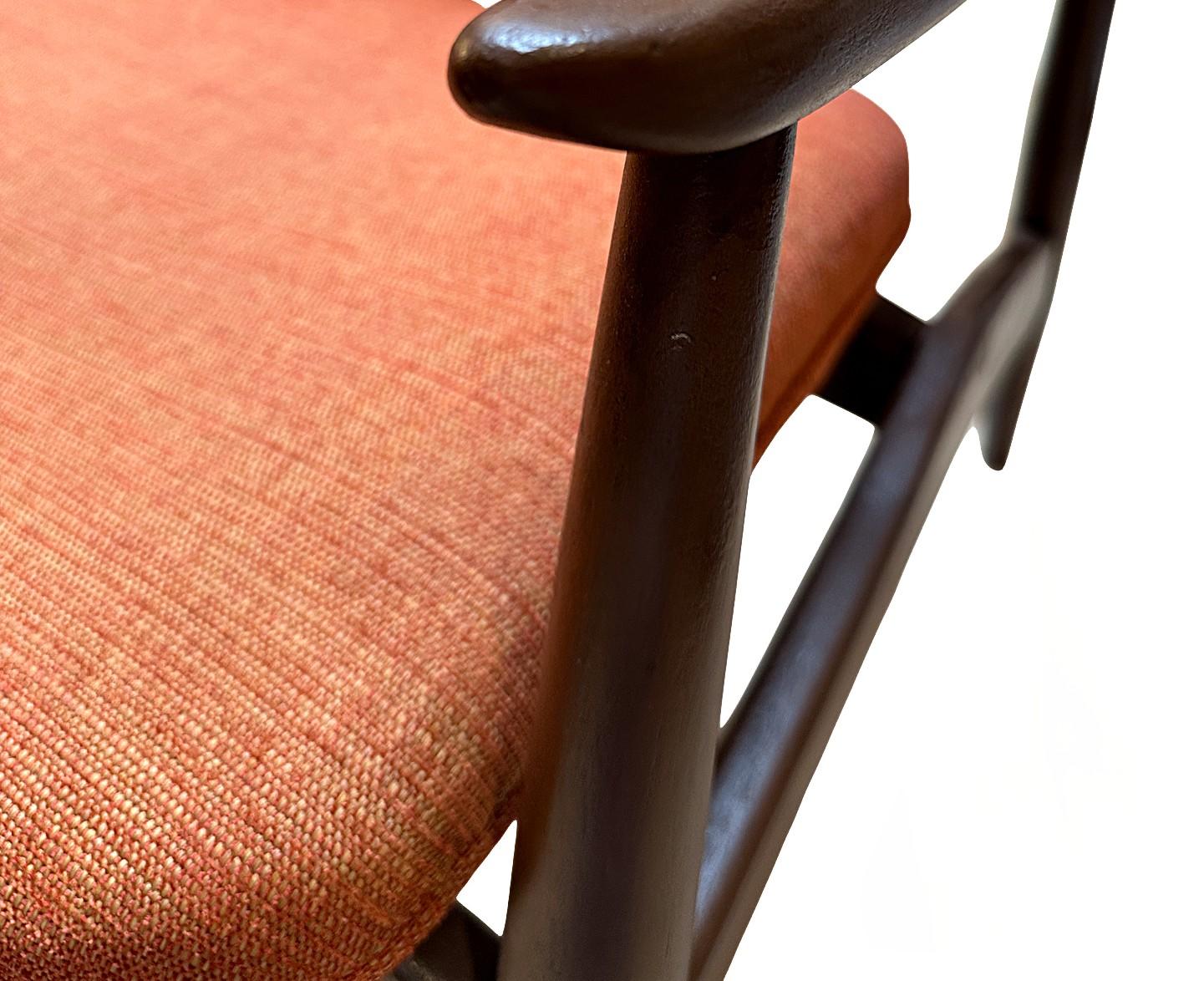 Chaise longue de style Finn Juhl moderne du milieu du siècle avec nouveau rembourrage en vente 4