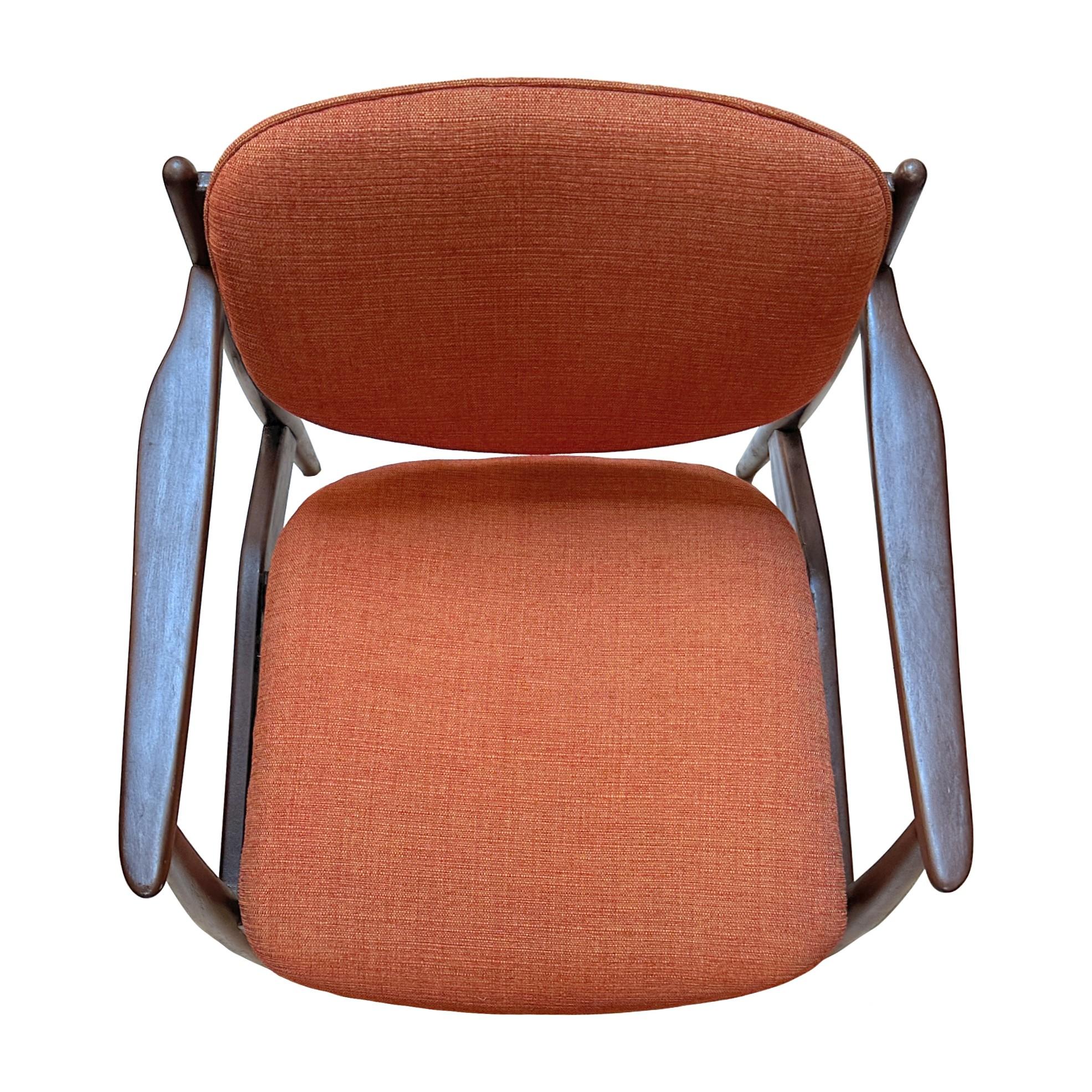 Chaise longue de style Finn Juhl moderne du milieu du siècle avec nouveau rembourrage en vente 1