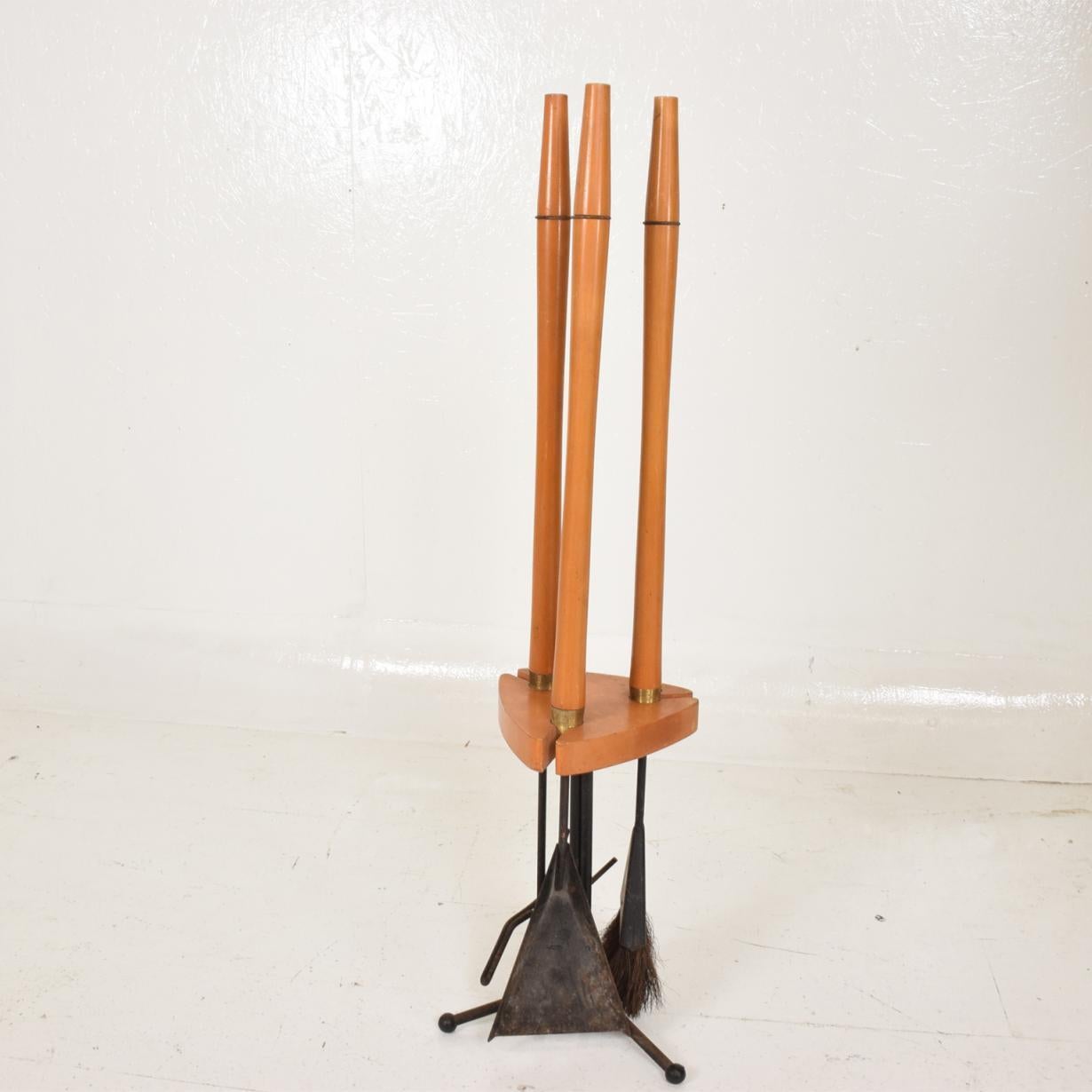 For your consideration, a Mid-Century Modern fire tool set maple iron after Arthur Umanoff.

Made in the USA circa the 1960s.

Dimensions: 37 1/2