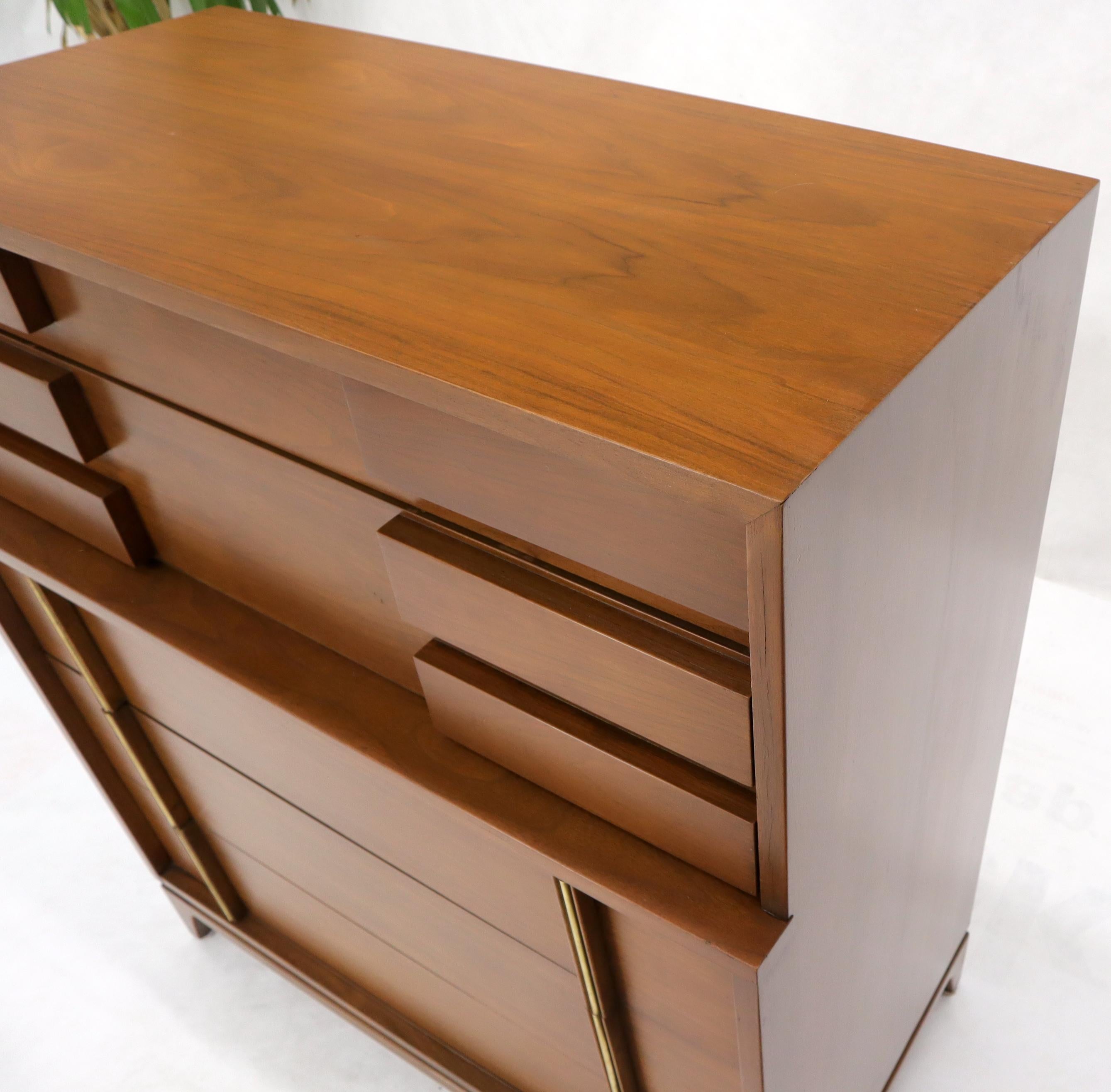 Mid-Century Modern Five Drawers High Chest Dresser with Brass Accents im Angebot 5