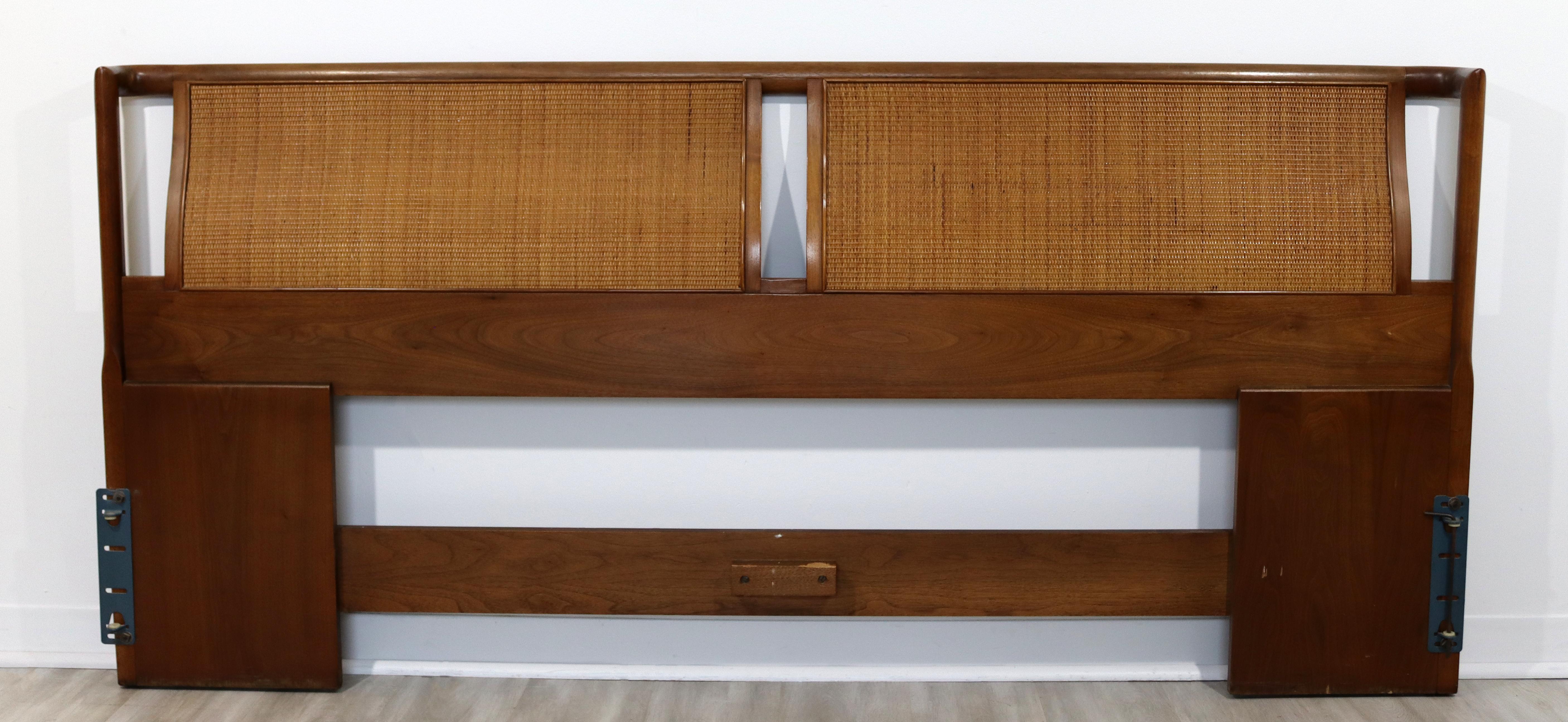 Mid-Century Modern Flagg for Drexel Parallel Walnut Bedroom Set Dressers 1960s 4