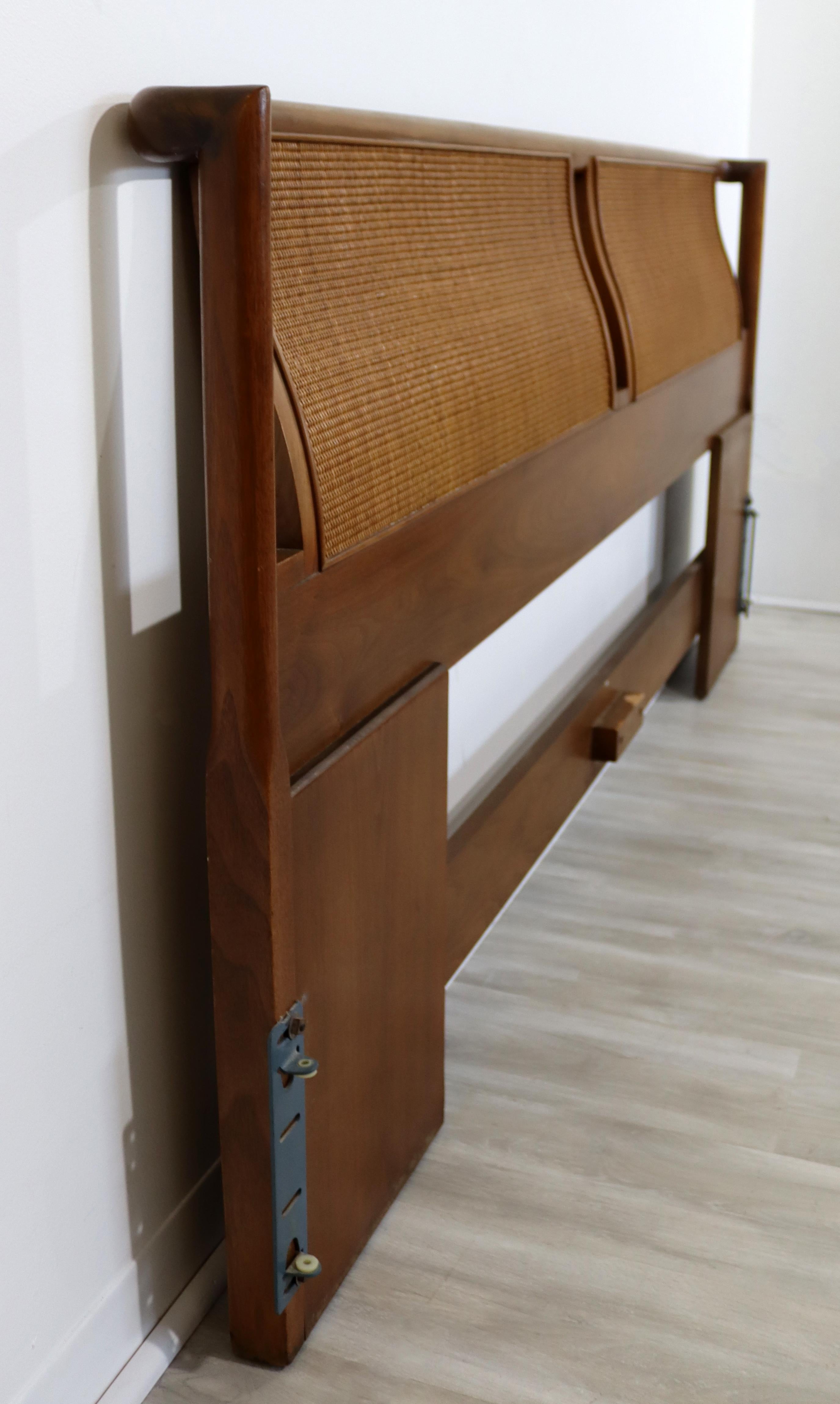 Mid-Century Modern Flagg for Drexel Parallel Walnut Bedroom Set Dressers 1960s 5