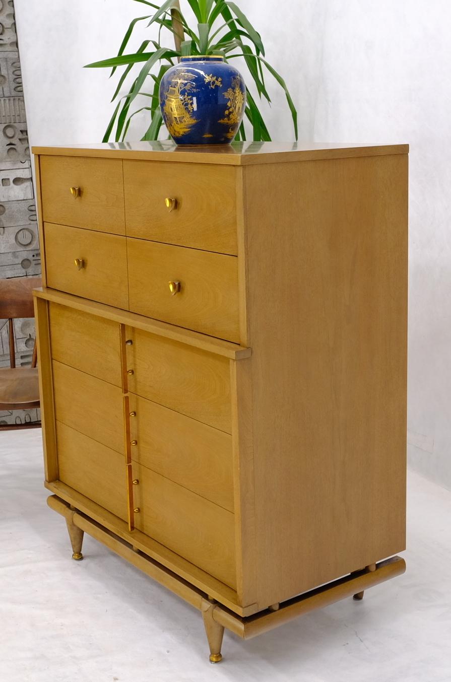 Mid-Century Modern Floating Base 5 Drawers High Chest Dresser In Good Condition For Sale In Rockaway, NJ
