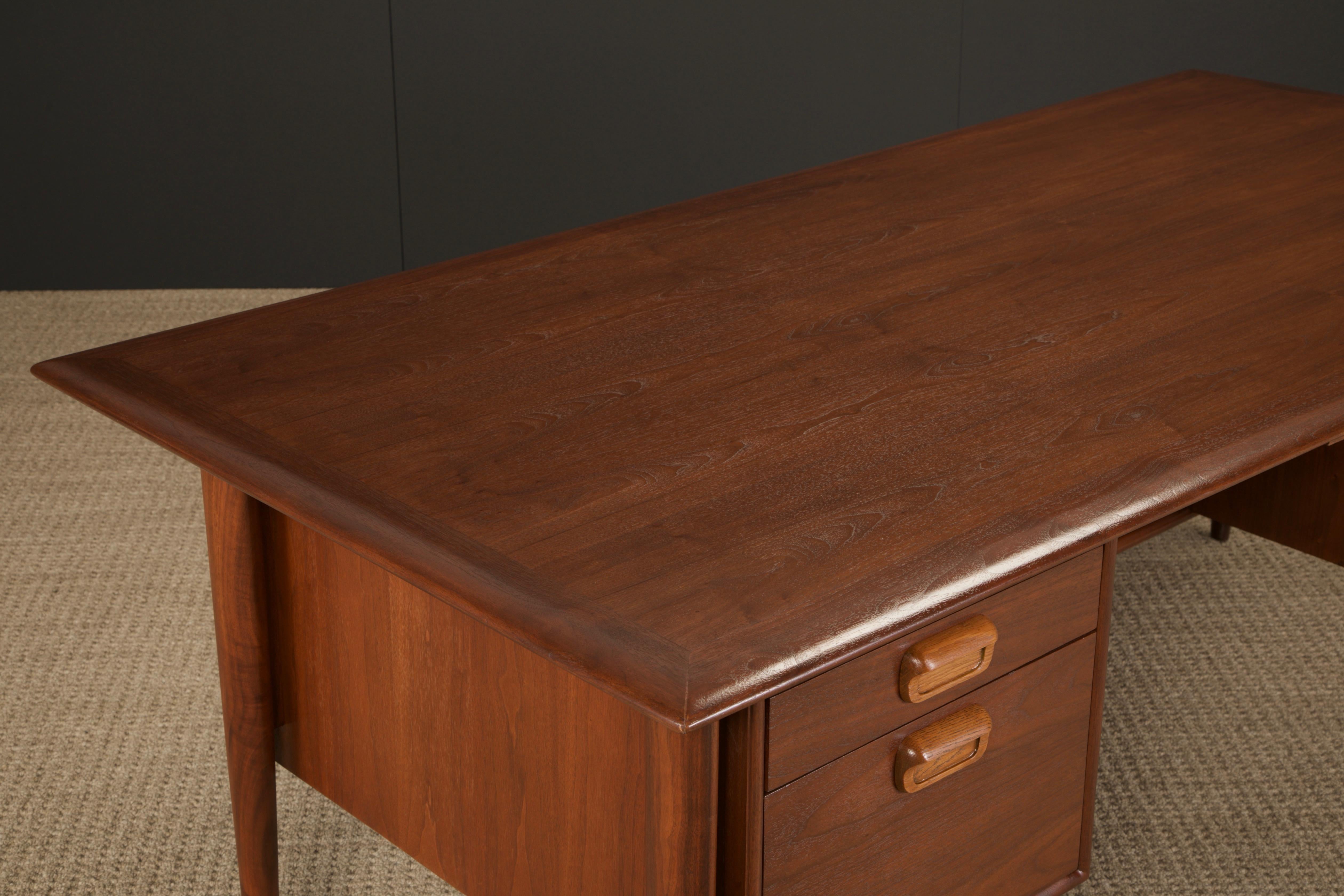 Mid-Century Modern Floating Desk, circa 1960s, Refinished 4