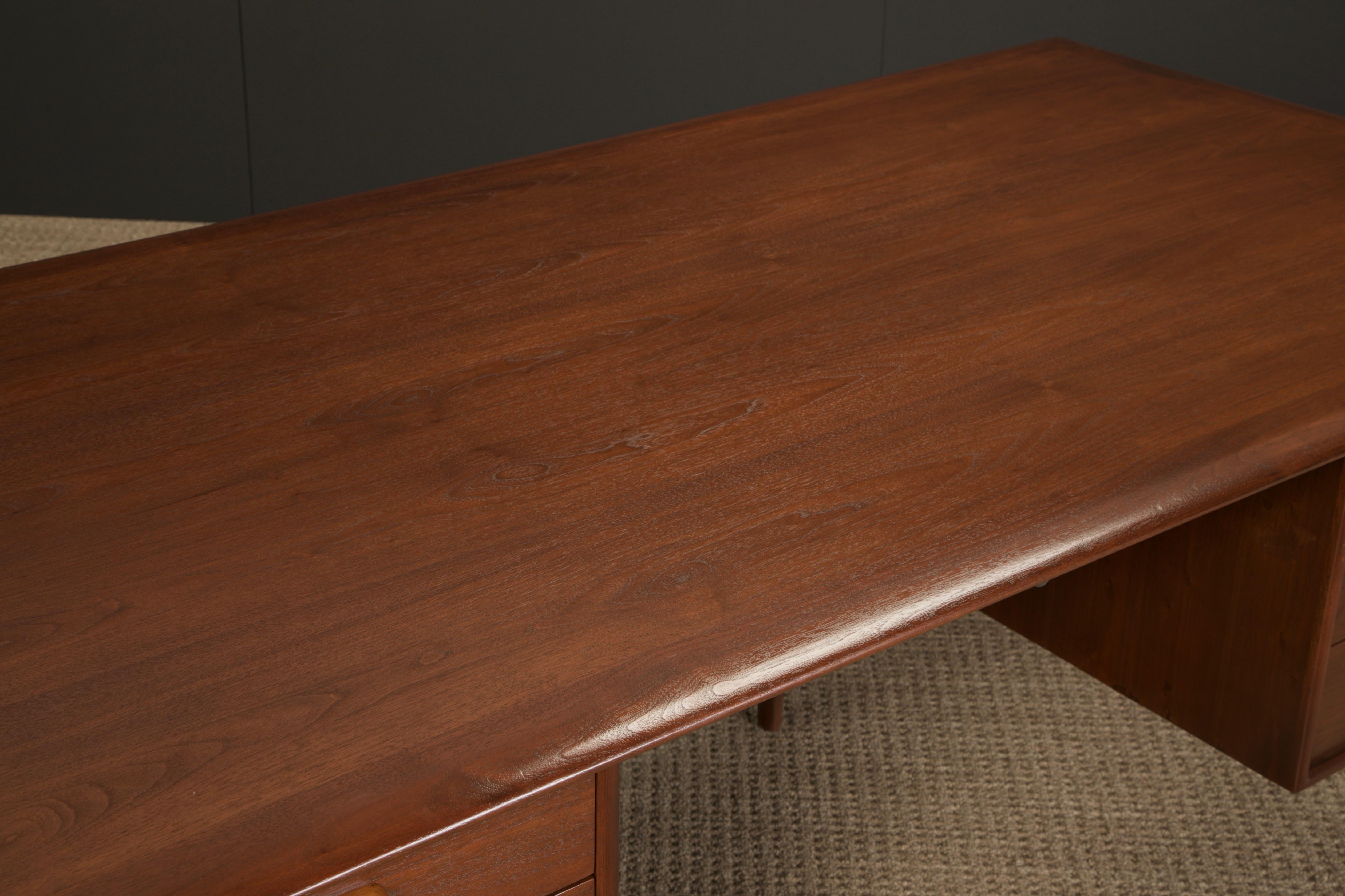 Mid-Century Modern Floating Desk, circa 1960s, Refinished 5