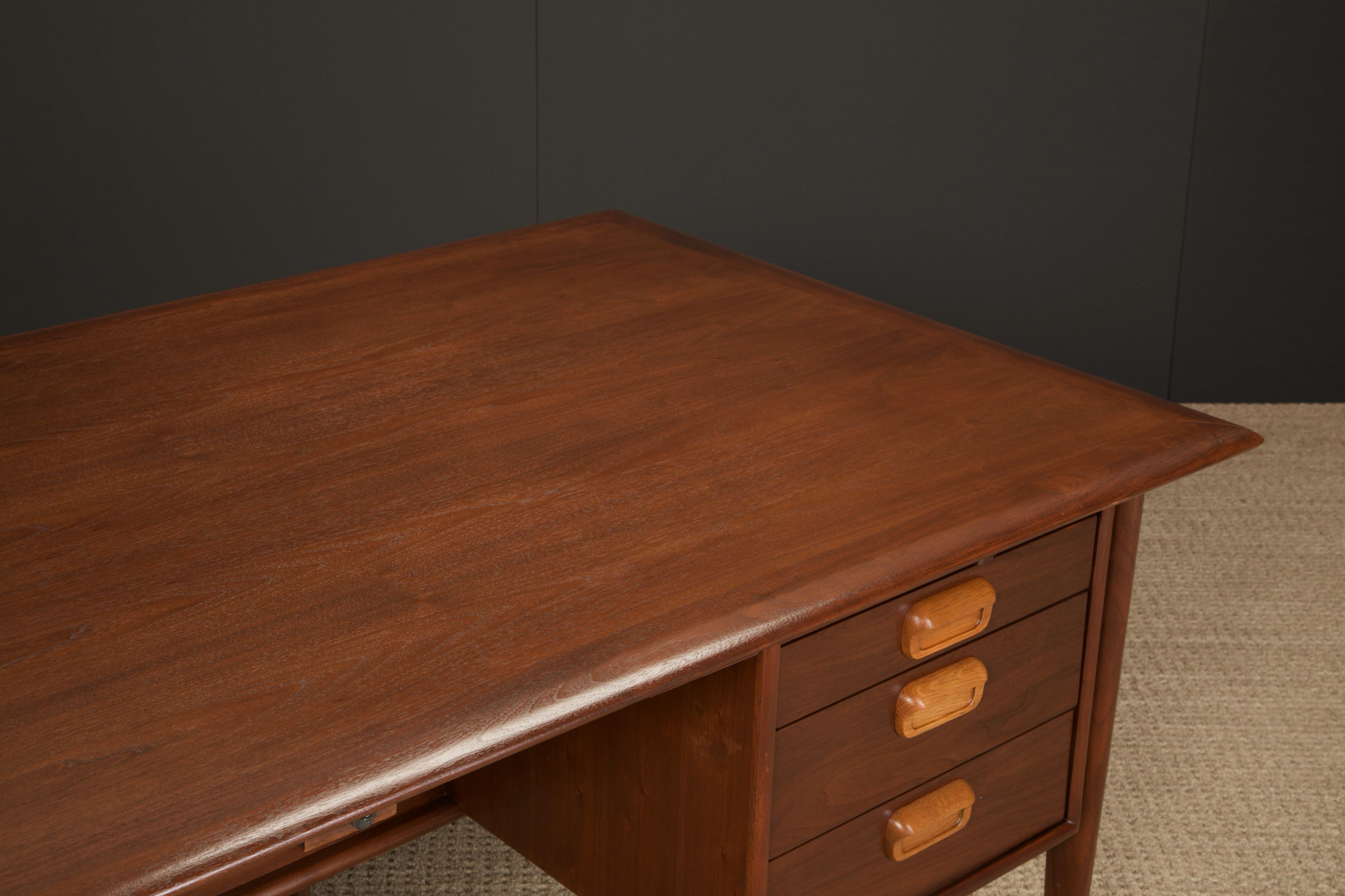 Mid-Century Modern Floating Desk, circa 1960s, Refinished 6