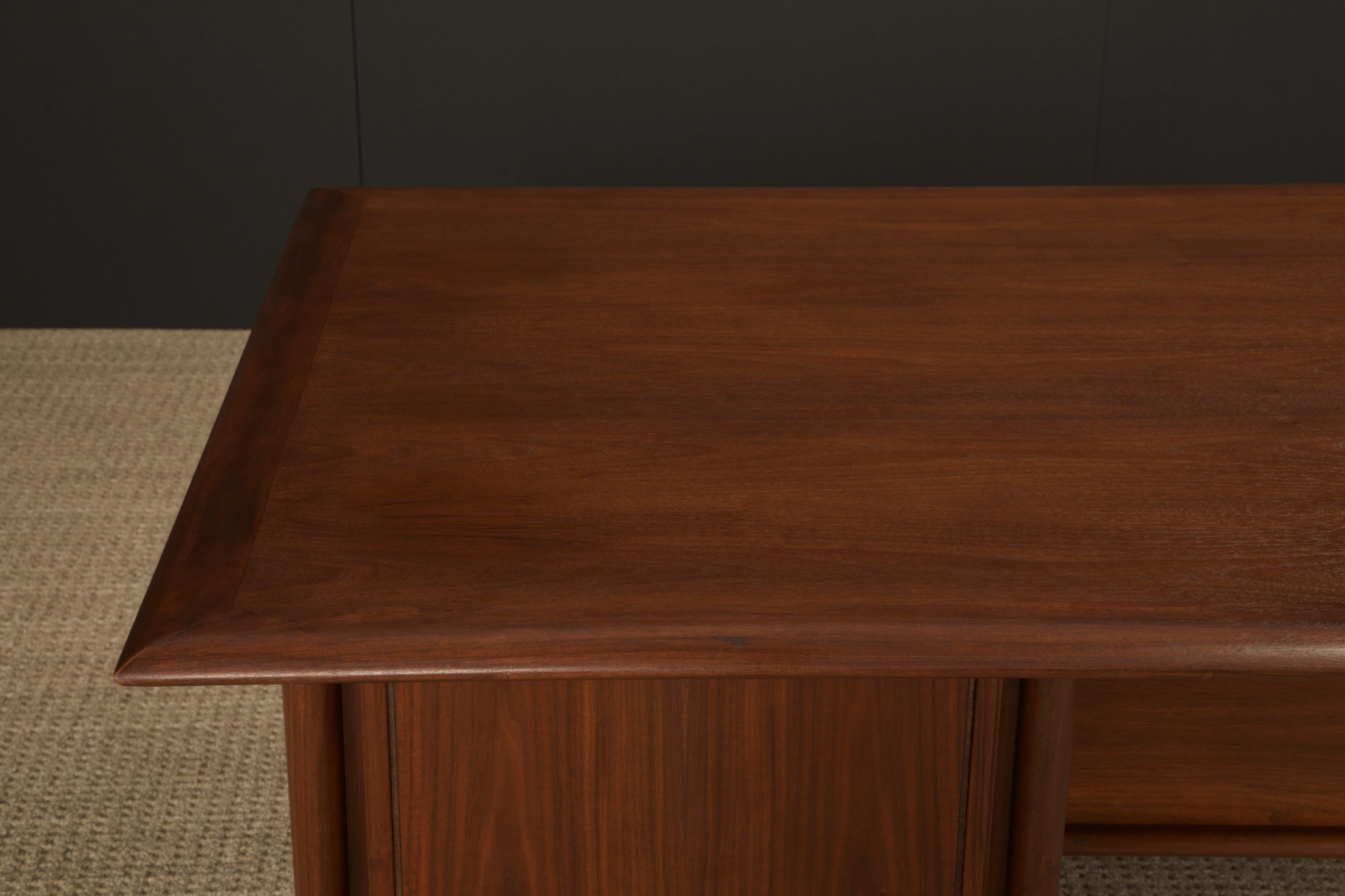 Mid-Century Modern Floating Desk, circa 1960s, Refinished 7