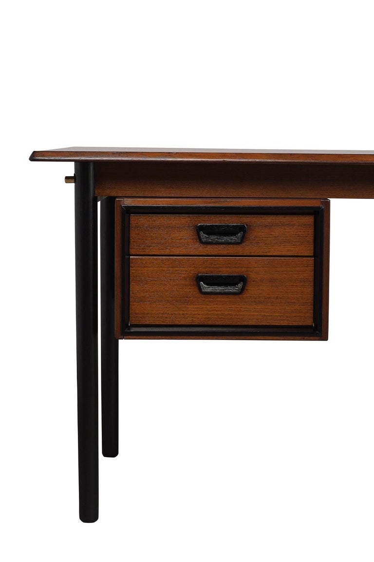 MidCentury Modern Floating Desk For Sale at 1stdibs