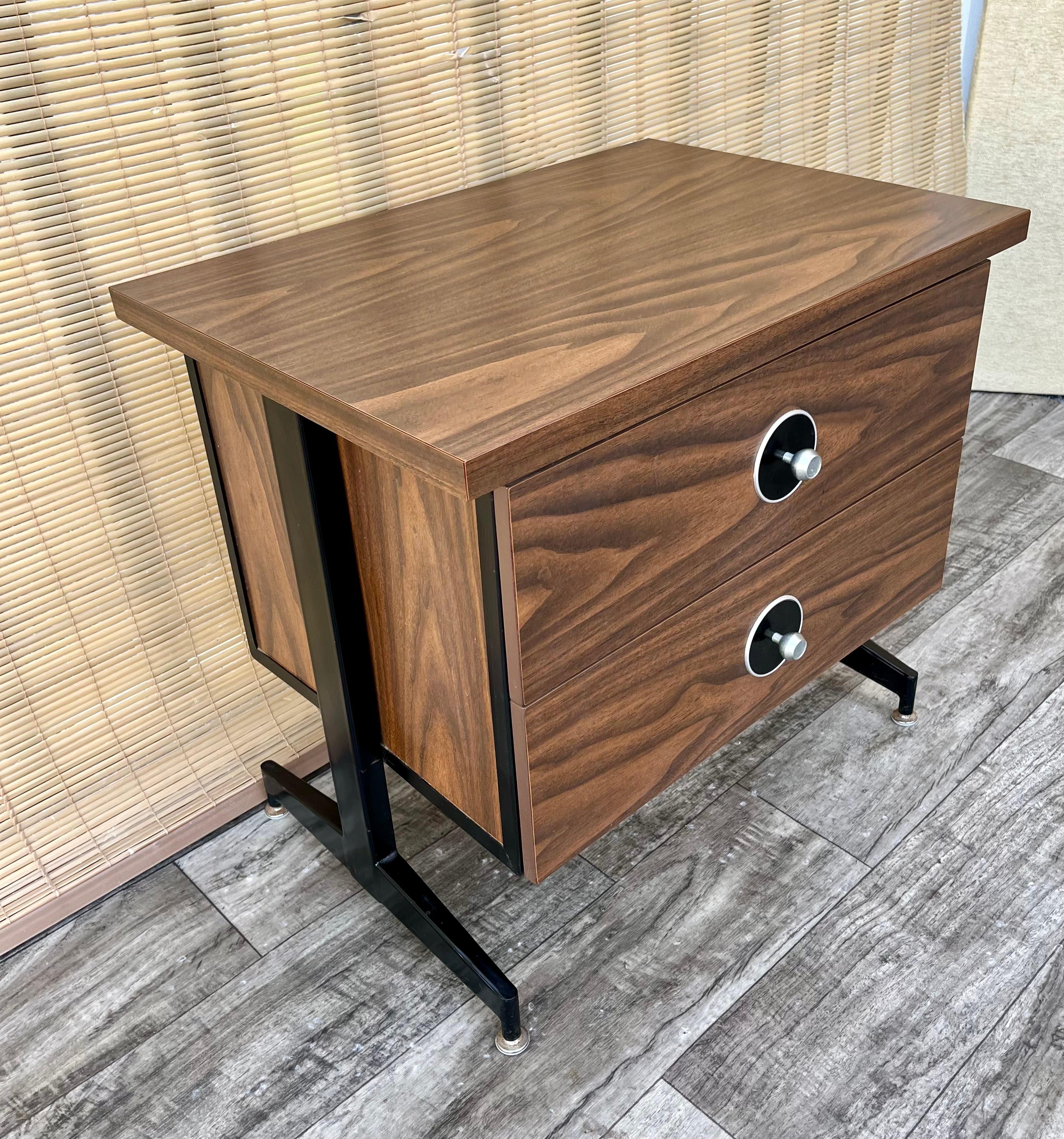 Mid-Century Modern Floating Nightstand. Circa 1970s In Good Condition For Sale In Miami, FL
