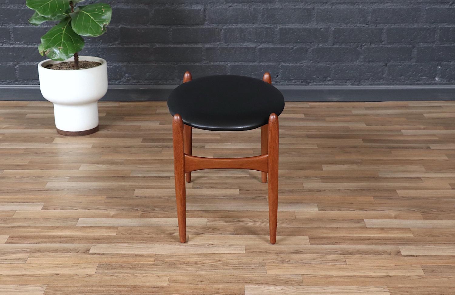 Mid-20th Century Mid-Century Modern Floating Seat Stool by Elliots of Newbury For Sale