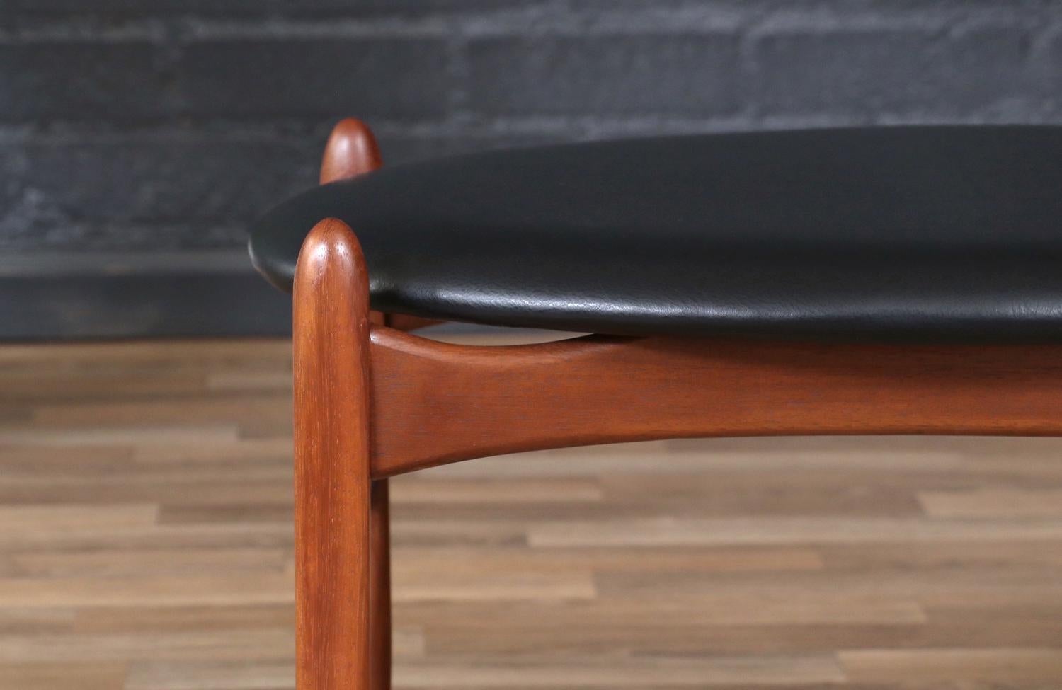 Mid-Century Modern Floating Seat Stool by Elliots of Newbury For Sale 1