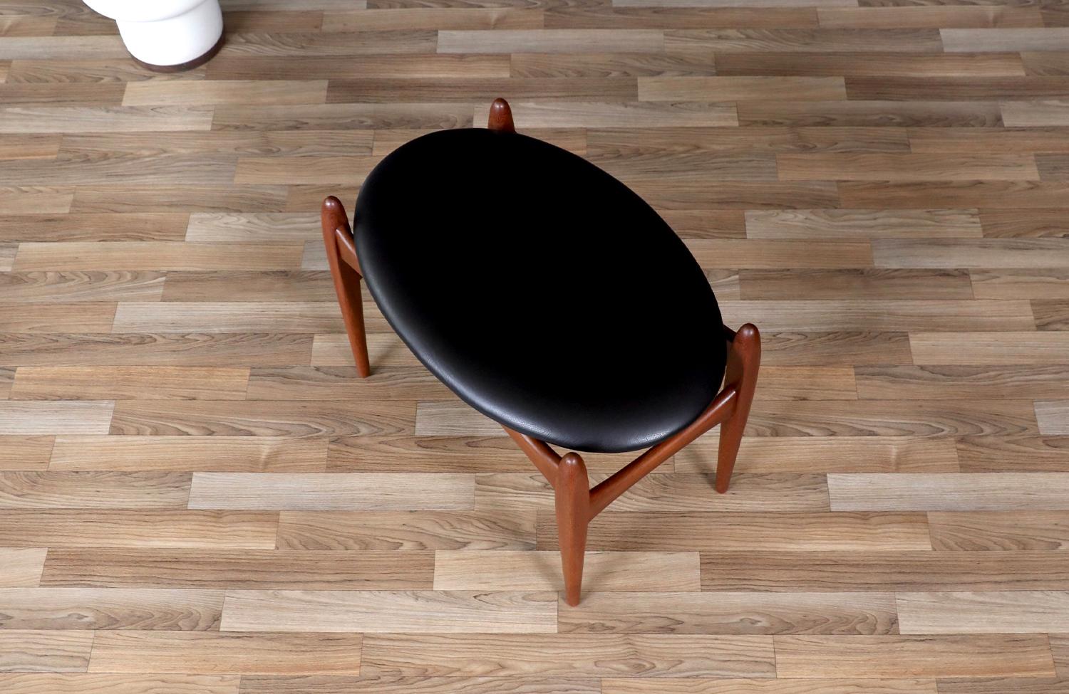 Mid-Century Modern Floating Seat Stool by Elliots of Newbury For Sale 2