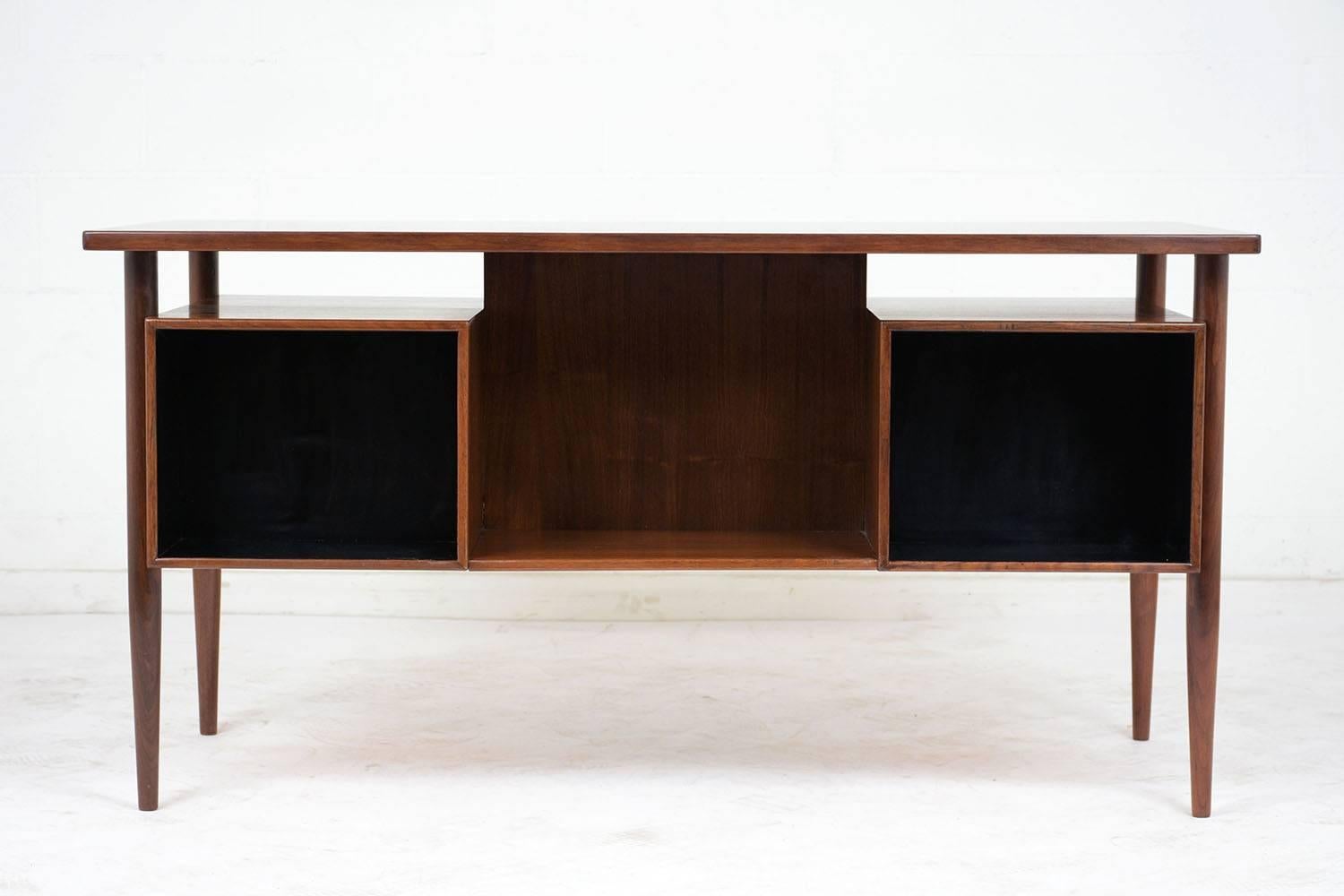 Mid-Century Modern Floating Teak Wood Desk, circa 1960 In Excellent Condition In Los Angeles, CA