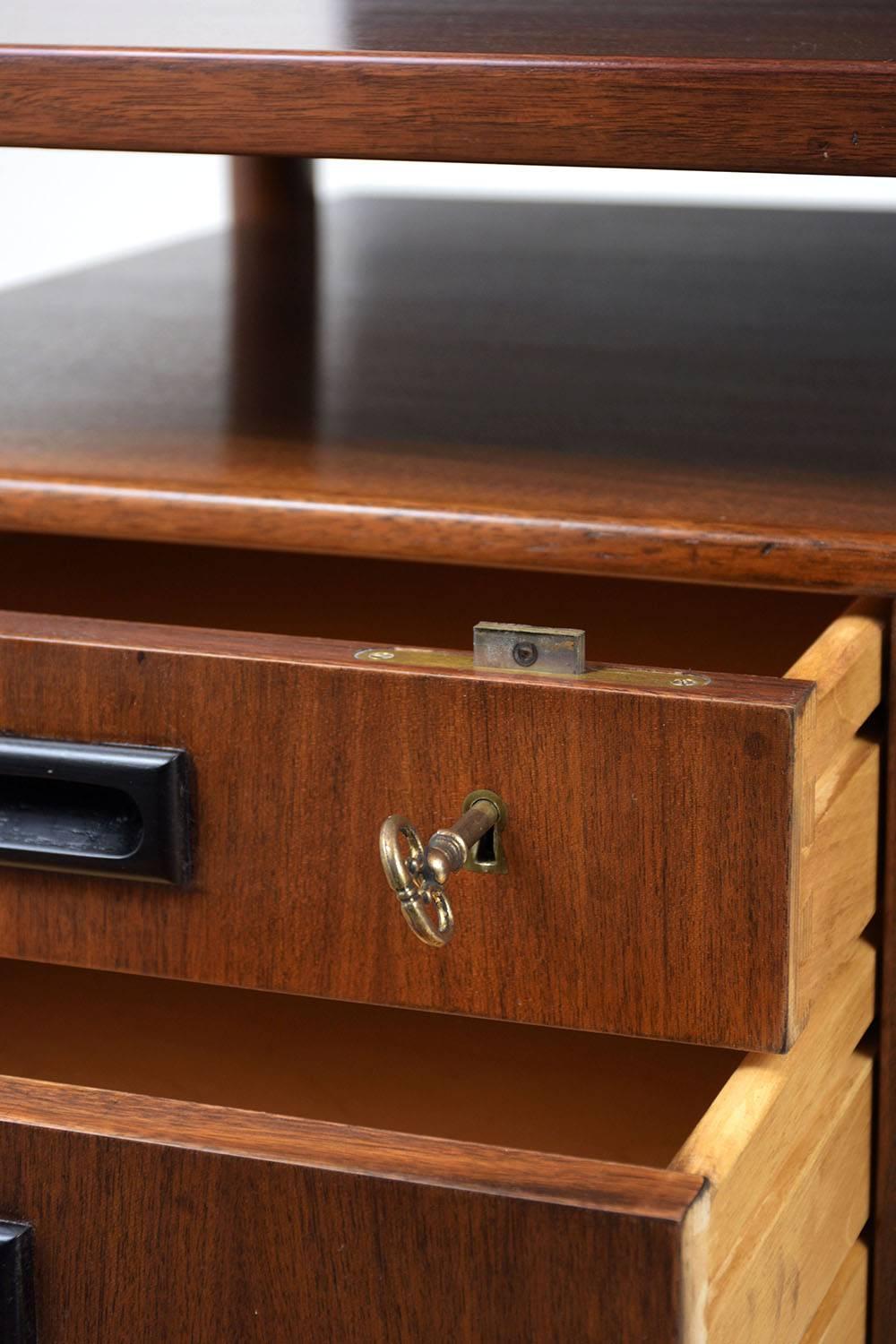 Mid-Century Modern Floating Teak Wood Desk, circa 1960 1