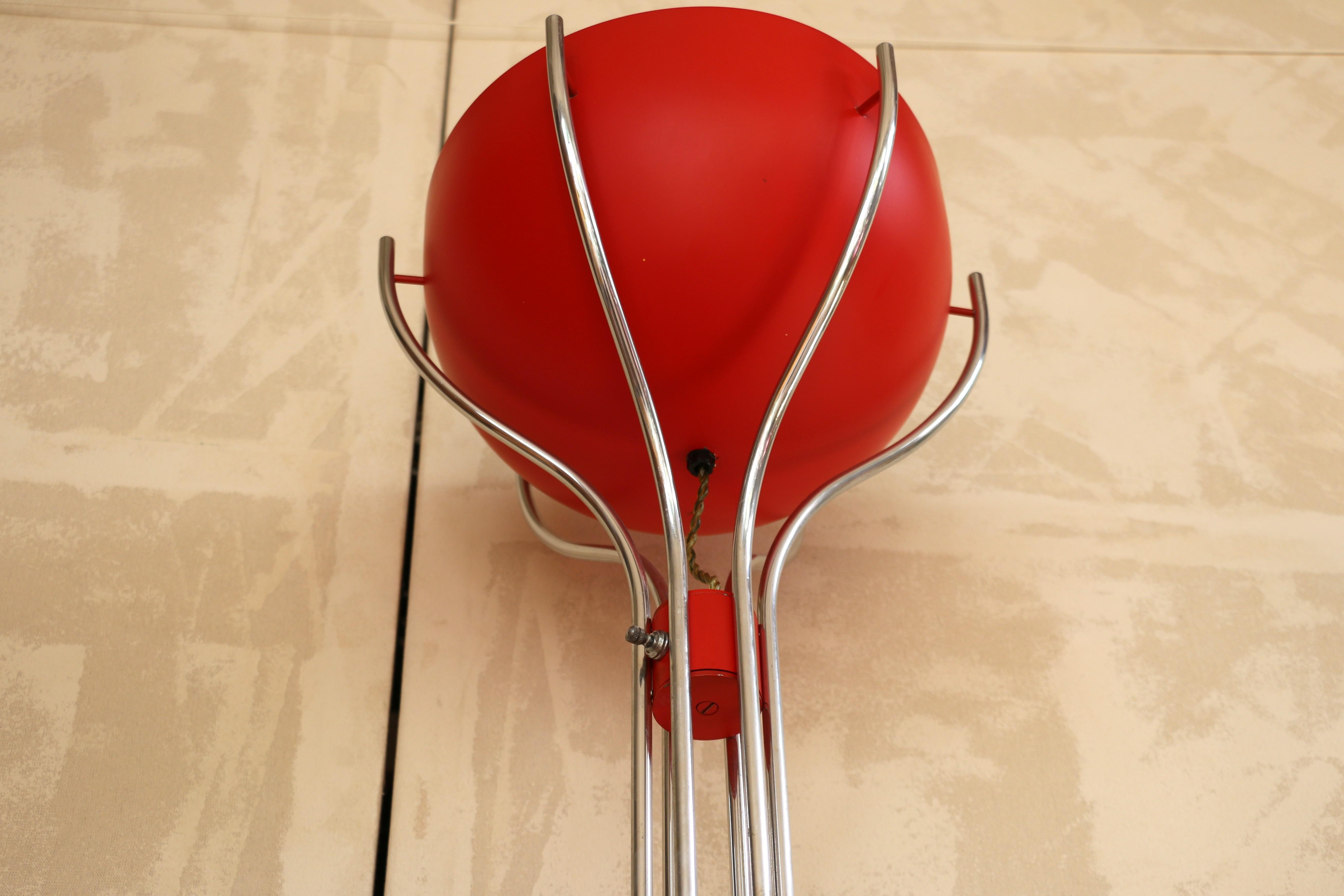 Mid-Century Modern Floor Lamp, 1970s In Good Condition For Sale In North Hollywood, CA